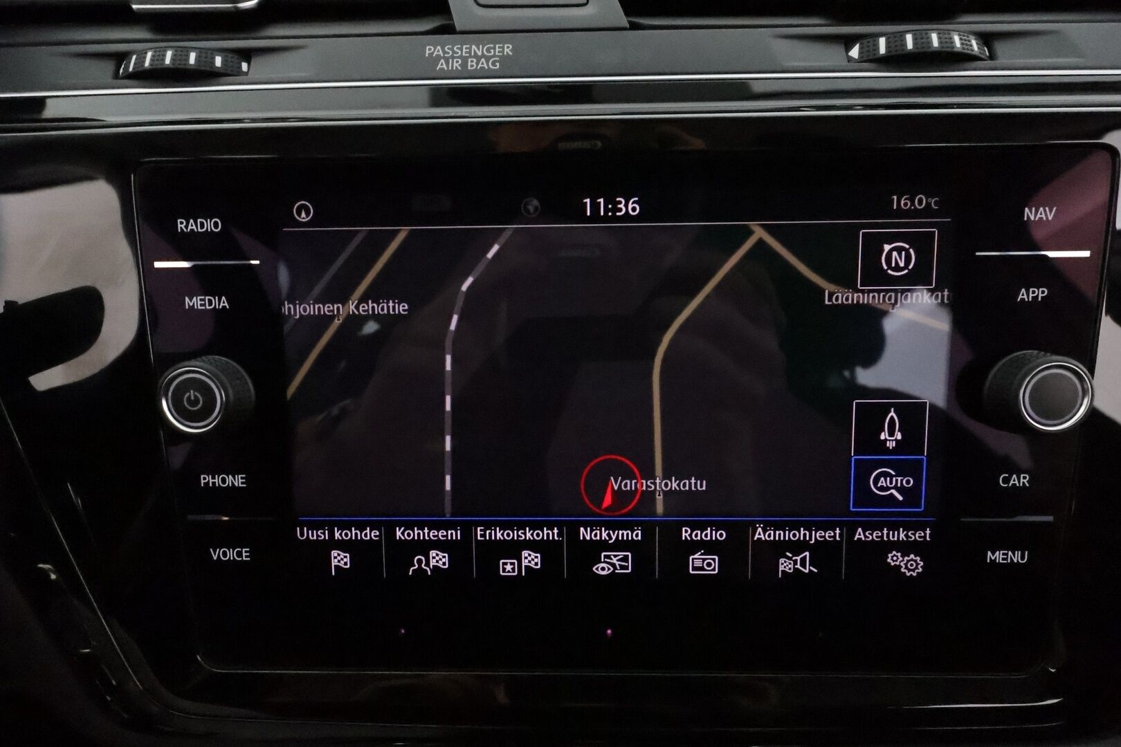 Volkswagen Touran 2020 R-Line 1,5 TSI EVO 110 kW DSG-automaatti  **Webasto / Adapt.Vakkari / Adapt.LED / P.kamera / Navi** - 3,99 % KORKOTARJOUS TÄHÄN AUTOON - 2-Omisteinen Suomi-auto / Kahdet Renkaat