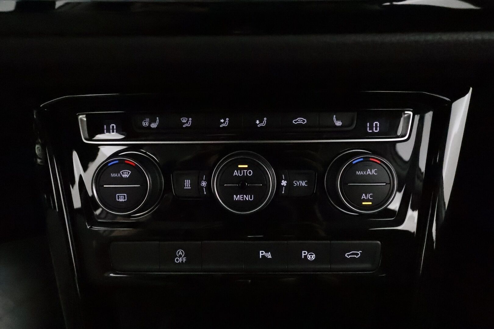 Volkswagen Touran 2020 R-Line 1,5 TSI EVO 110 kW DSG-automaatti  **Webasto / Adapt.Vakkari / Adapt.LED / P.kamera / Navi** - 3,99 % KORKOTARJOUS TÄHÄN AUTOON - 2-Omisteinen Suomi-auto / Kahdet Renkaat