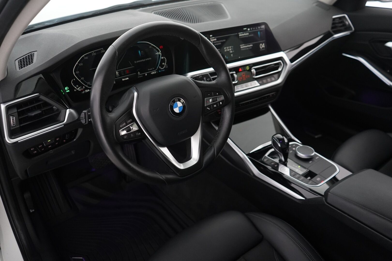 BMW 330E 2021 G21 Touring 330e A Touring * ShadowLine / Navi / Puolinahat / Sähköluukku / Ambient! * - Fiksut huollot / Kahdet OEM vanteet / Siisti