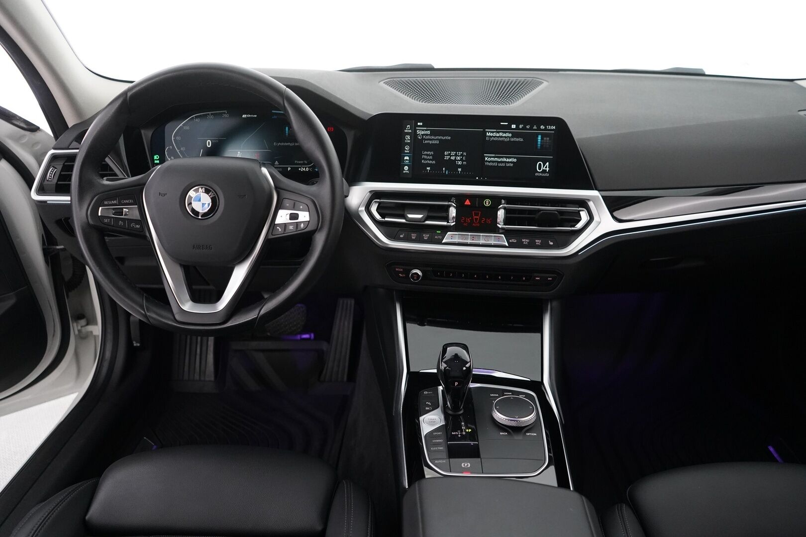 BMW 330E 2021 G21 Touring 330e A Touring * ShadowLine / Navi / Puolinahat / Sähköluukku / Ambient! * - Fiksut huollot / Kahdet OEM vanteet / Siisti
