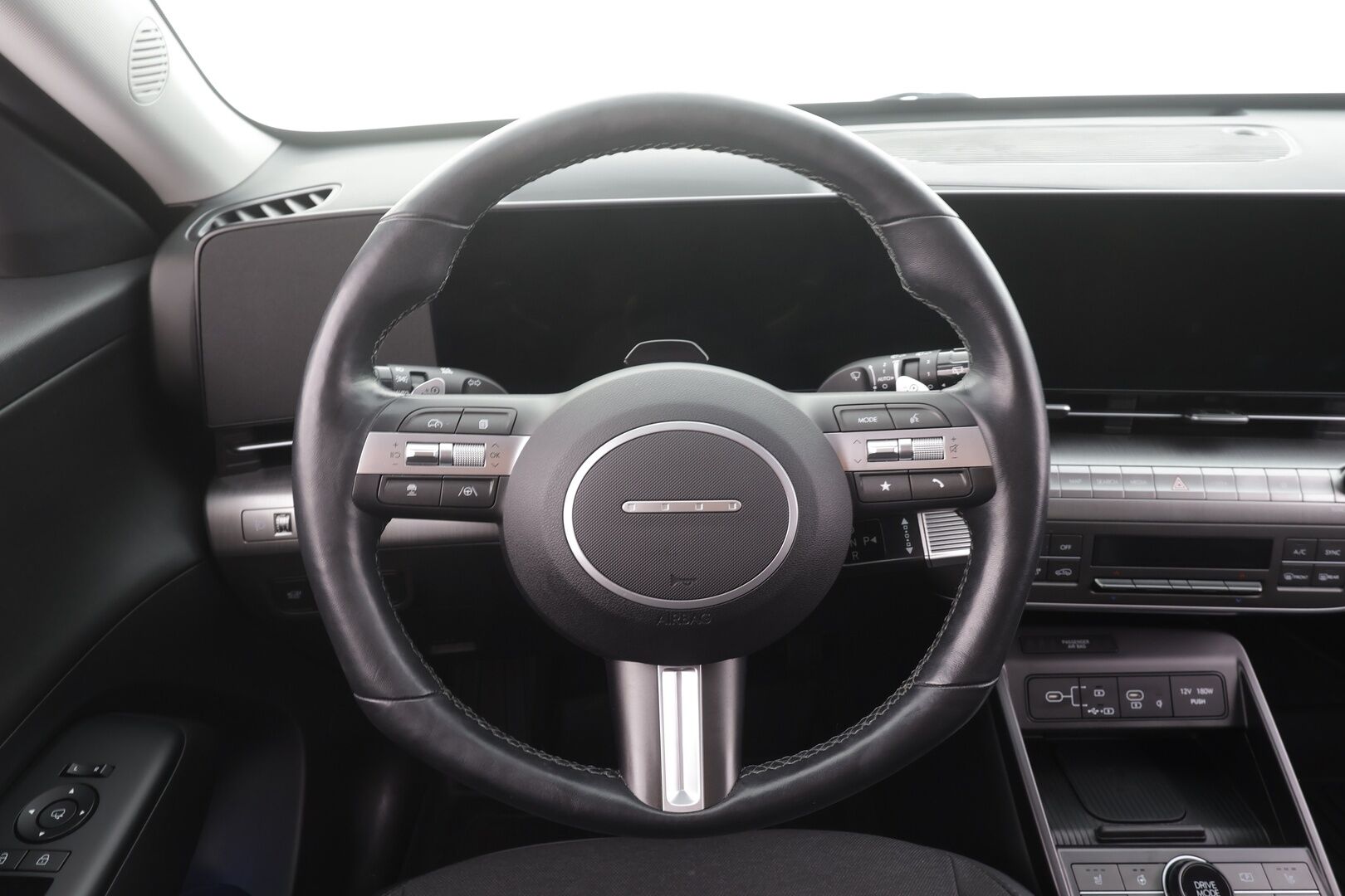 Hyundai KONA Electric 2024 65 kWh 217 hv Premium - | ACC | HUD | 360° | BOSE | Puolinahat sähköllä | HDA | LED | Ambient | Sähk. takaluukku | Lämm.ohjauspyörä |