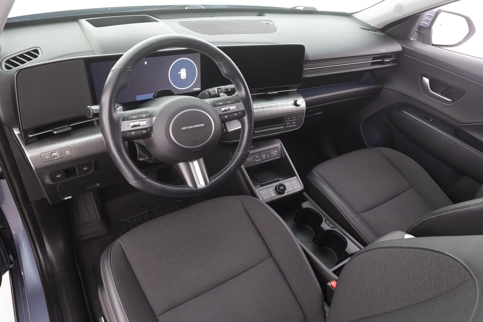 Hyundai KONA Electric 2024 65 kWh 217 hv Premium - | ACC | HUD | 360° | BOSE | Puolinahat sähköllä | HDA | LED | Ambient | Sähk. takaluukku | Lämm.ohjauspyörä |