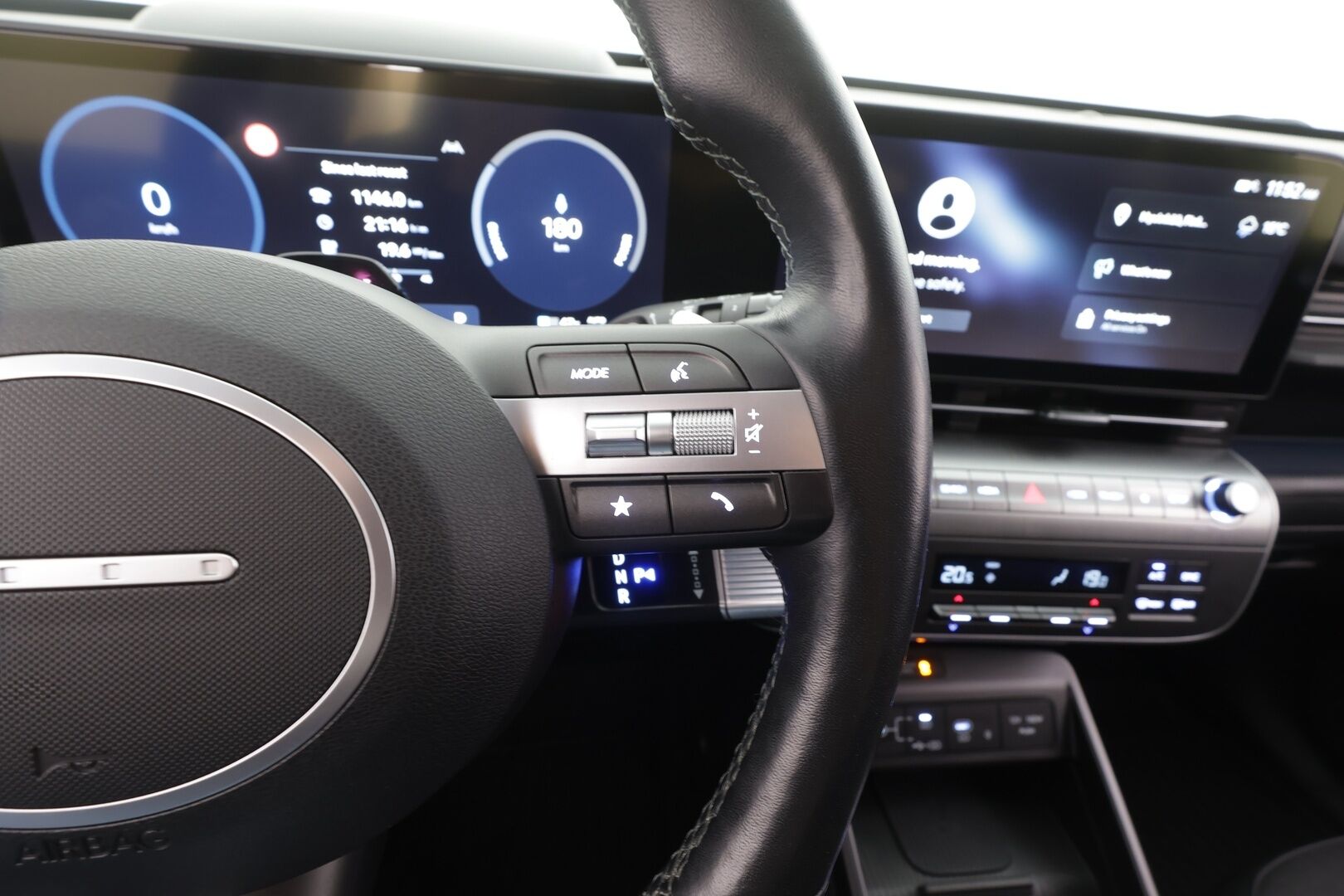 Hyundai KONA Electric 2024 65 kWh 217 hv Premium - | ACC | HUD | 360° | BOSE | Puolinahat sähköllä | HDA | LED | Ambient | Sähk. takaluukku | Lämm.ohjauspyörä |