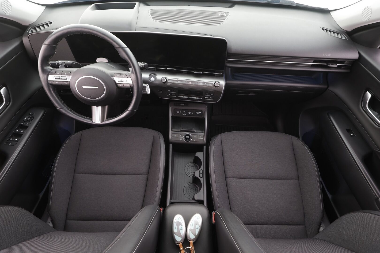 Hyundai KONA Electric 2024 65 kWh 217 hv Premium - | ACC | HUD | 360° | BOSE | Puolinahat sähköllä | HDA | LED | Ambient | Sähk. takaluukku | Lämm.ohjauspyörä |