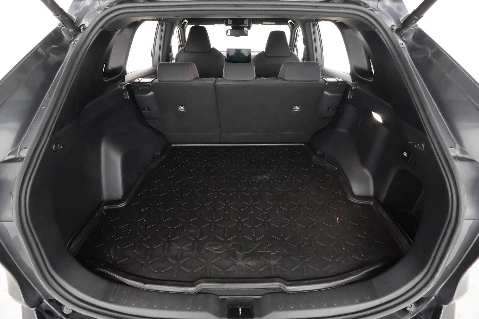 Toyota RAV4 Plug-in 2024 2,5 Hybrid AWD-i Active Plus Edition * ACC / LED / Lisävalot / P.kamera / Sähköpenkki / Kaistavahti / Navi / Keyless * - 1-om Suomi-auto / Kahdet renkaat aluvanteilla 