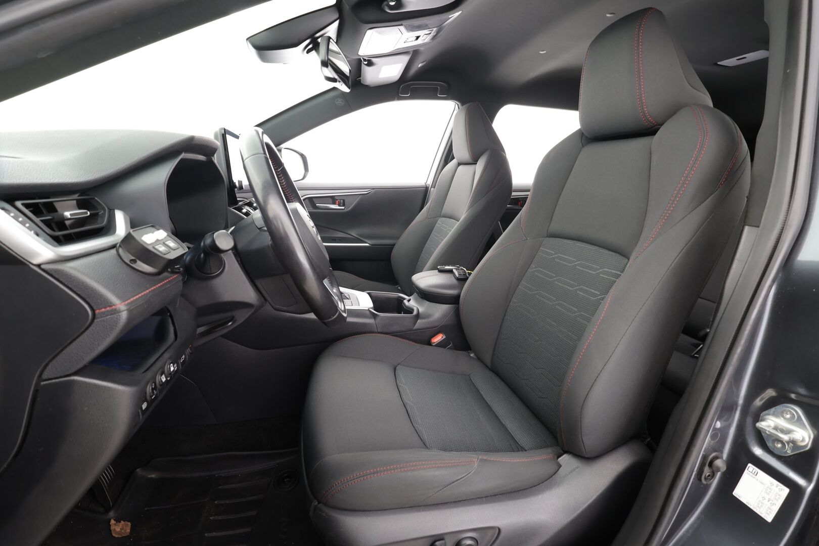 Toyota RAV4 Plug-in 2024 2,5 Hybrid AWD-i Active Plus Edition * ACC / LED / Lisävalot / P.kamera / Sähköpenkki / Kaistavahti / Navi / Keyless * - 1-om Suomi-auto / Kahdet renkaat aluvanteilla 