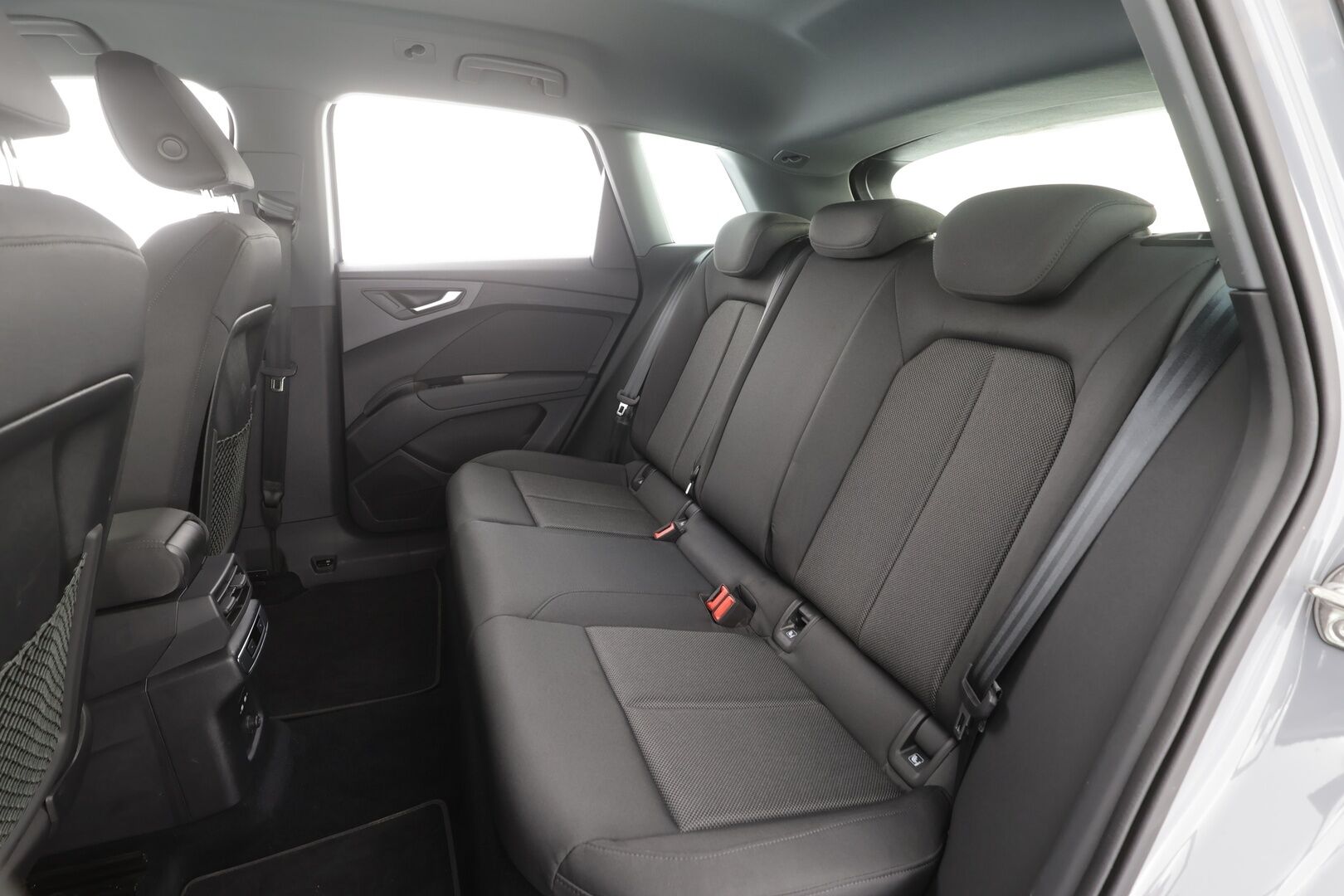 Audi Q4 e-tron 2024 SUV 45 e-tron quattro Progress - | ACC | ILP | Koukku | P.Kamera | LED | Ratinlämmitys | Digimittaristo | Keyless | Apple&Android | 1.Om suomi-auto | Kahdet Renkaat | Merkkihuollettu |