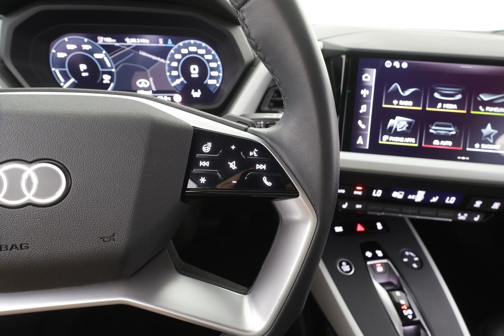 Audi Q4 e-tron 2024 SUV 45 e-tron quattro Progress - | ACC | ILP | Koukku | P.Kamera | LED | Ratinlämmitys | Digimittaristo | Keyless | Apple&Android | 1.Om suomi-auto | Kahdet Renkaat | Merkkihuollettu |