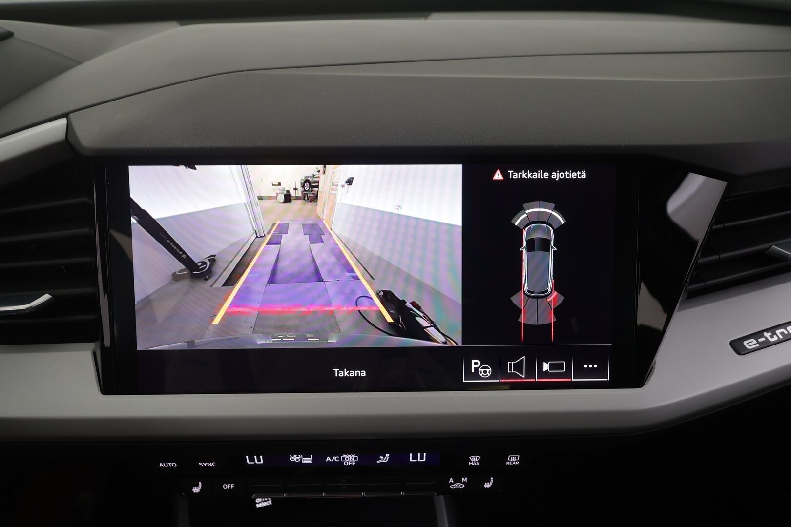 Audi Q4 e-tron 2024 SUV 45 e-tron quattro Progress - | ACC | ILP | Koukku | P.Kamera | LED | Ratinlämmitys | Digimittaristo | Keyless | Apple&Android | 1.Om suomi-auto | Kahdet Renkaat | Merkkihuollettu |