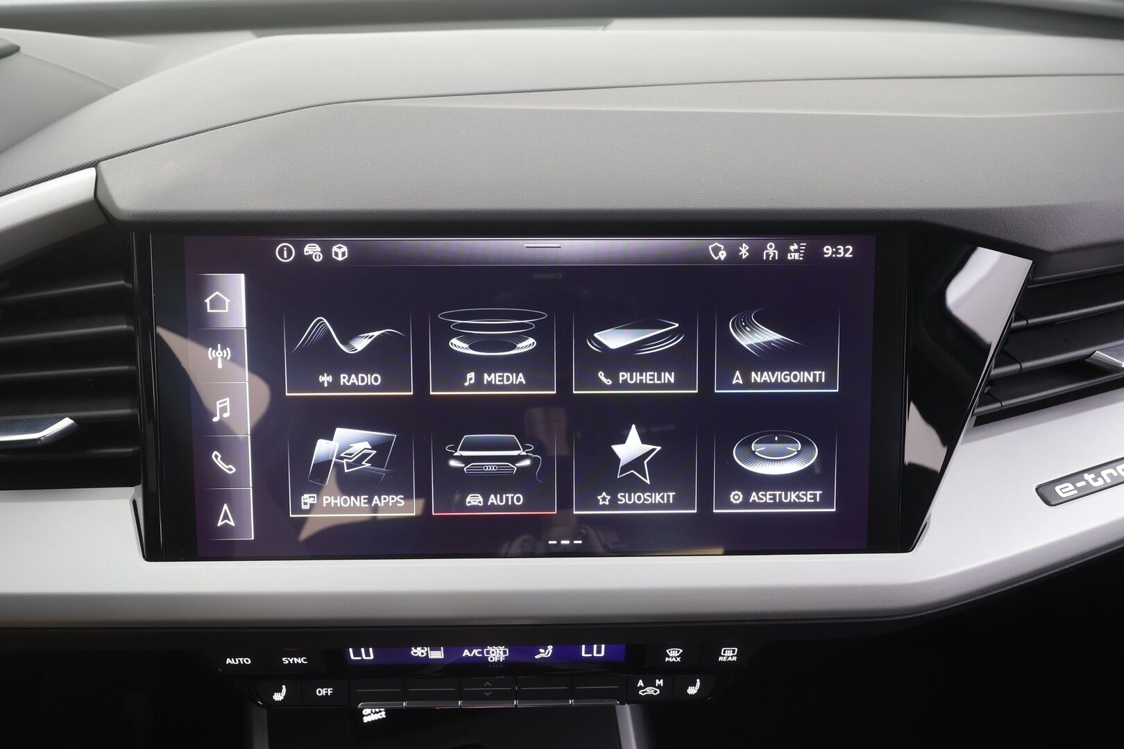 Audi Q4 e-tron 2024 SUV 45 e-tron quattro Progress - | ACC | ILP | Koukku | P.Kamera | LED | Ratinlämmitys | Digimittaristo | Keyless | Apple&Android | 1.Om suomi-auto | Kahdet Renkaat | Merkkihuollettu |