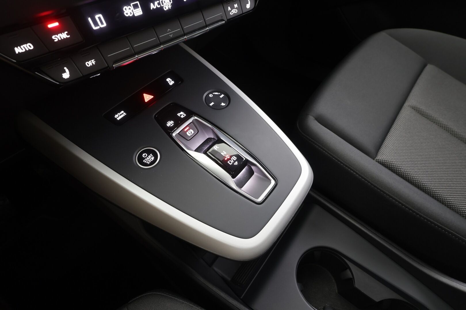 Audi Q4 e-tron 2024 SUV 45 e-tron quattro Progress - | ACC | ILP | Koukku | P.Kamera | LED | Ratinlämmitys | Digimittaristo | Keyless | Apple&Android | 1.Om suomi-auto | Kahdet Renkaat | Merkkihuollettu |
