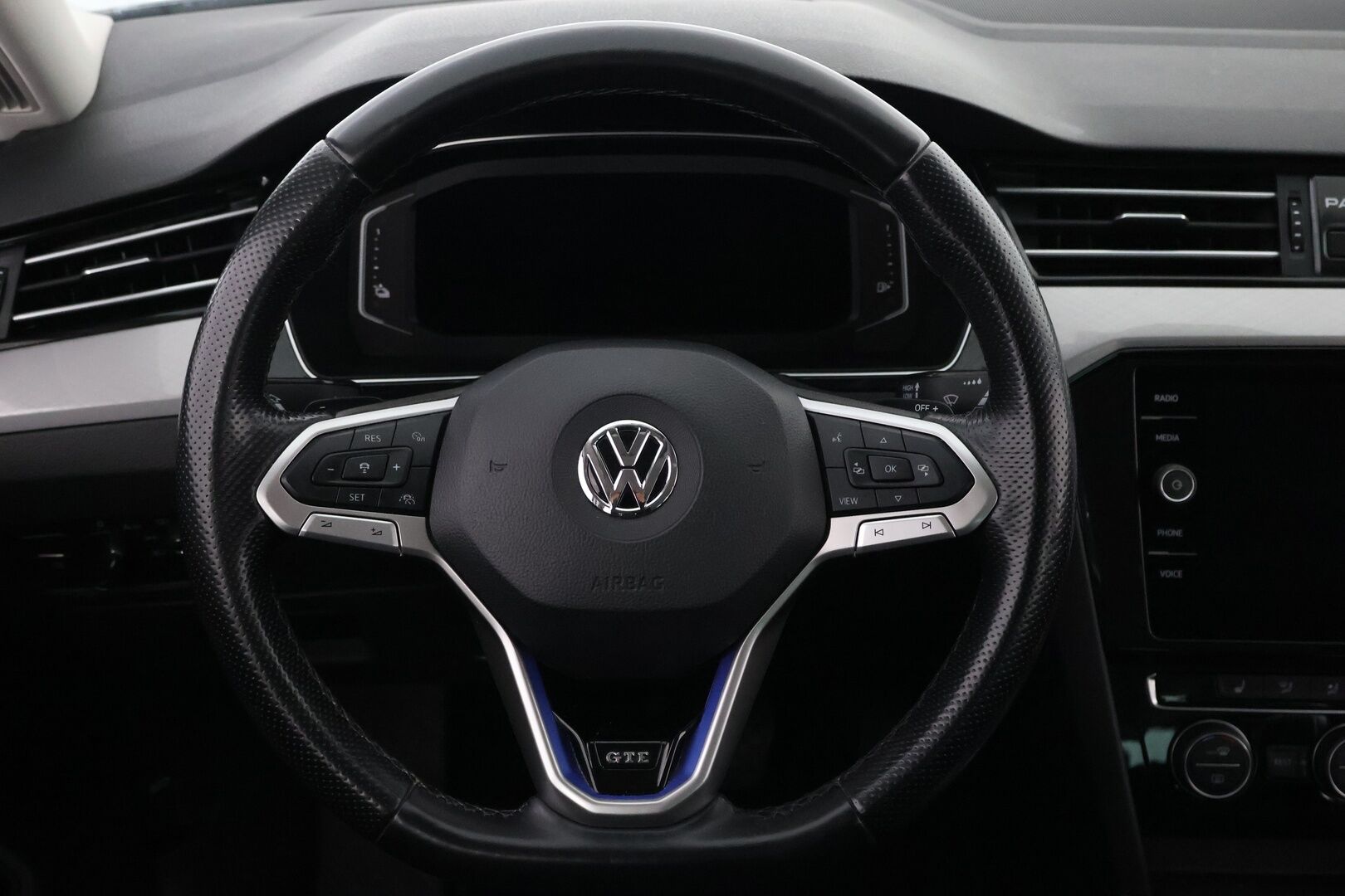 Volkswagen Passat 2020 Variant GTE Plug-In Hybrid 160 kW DSG-automaatti - Adapt.Vakkari | Hieronta | HUD | Peruutuskamera | LED | ErgoComfort | BLIS | Digimittari | Lisälämmitin | Hyvät varusteet | Jakopää juuri tehty!