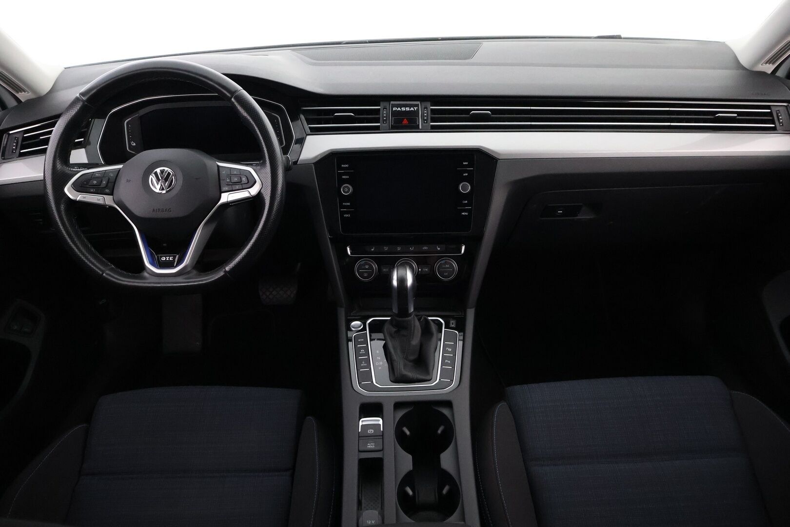 Volkswagen Passat 2020 Variant GTE Plug-In Hybrid 160 kW DSG-automaatti - Adapt.Vakkari | Hieronta | HUD | Peruutuskamera | LED | ErgoComfort | BLIS | Digimittari | Lisälämmitin | Hyvät varusteet | Jakopää juuri tehty!