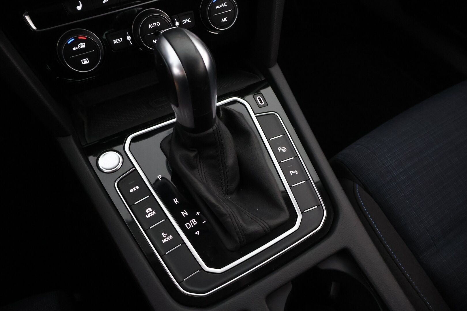 Volkswagen Passat 2020 Variant GTE Plug-In Hybrid 160 kW DSG-automaatti - Adapt.Vakkari | Hieronta | HUD | Peruutuskamera | LED | ErgoComfort | BLIS | Digimittari | Lisälämmitin | Hyvät varusteet | Jakopää juuri tehty!
