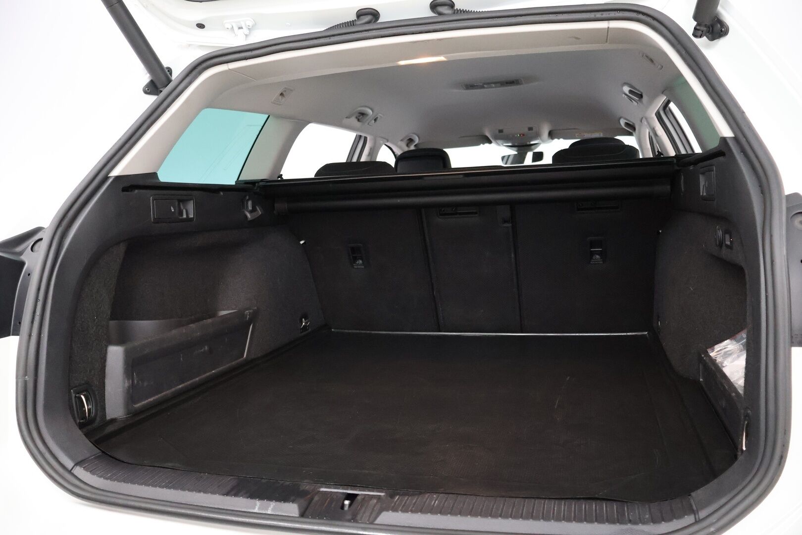 Volkswagen Passat 2020 Variant GTE Plug-In Hybrid 160 kW DSG-automaatti - Adapt.Vakkari | Hieronta | HUD | Peruutuskamera | LED | ErgoComfort | BLIS | Digimittari | Lisälämmitin | Hyvät varusteet | Jakopää juuri tehty!