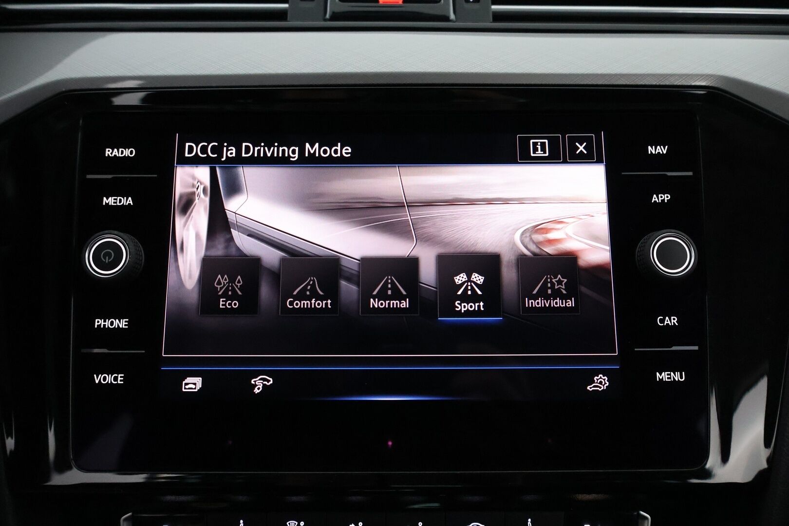 Volkswagen Passat 2020 Variant GTE Plug-In Hybrid 160 kW DSG-automaatti - Adapt.Vakkari | Hieronta | HUD | Peruutuskamera | LED | ErgoComfort | BLIS | Digimittari | Lisälämmitin | Hyvät varusteet | Jakopää juuri tehty!
