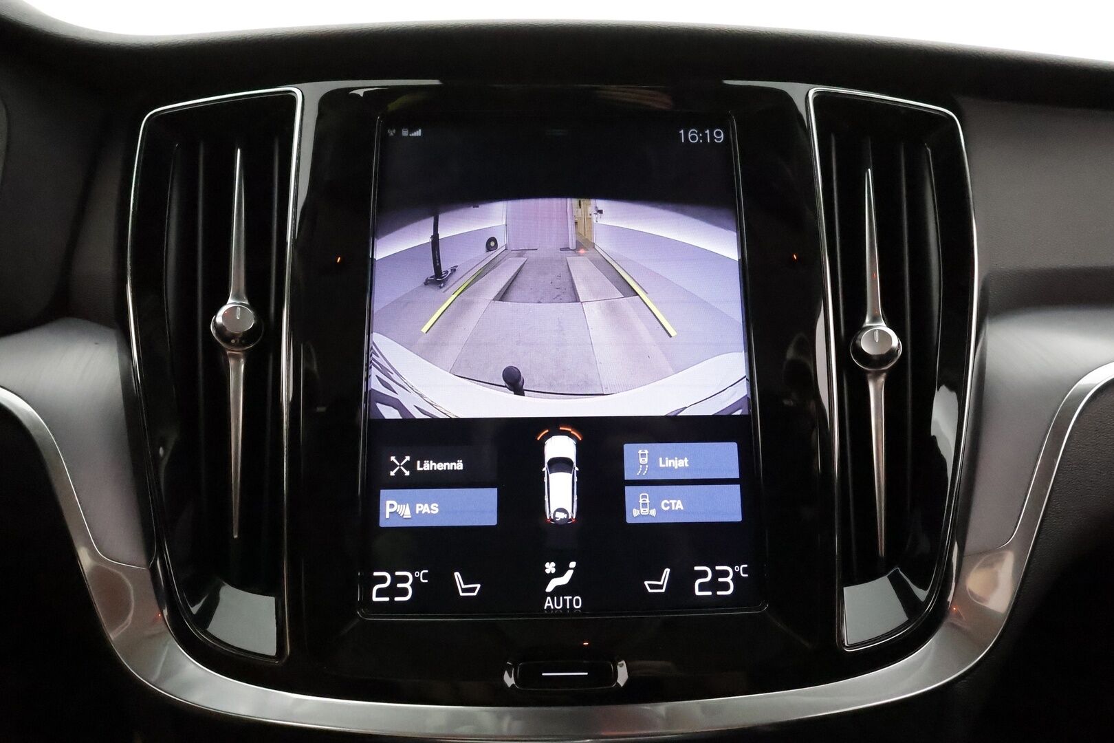 Volvo V60 Cross Country 2020 D4 AWD aut ** Webasto / Koukku / Adapt.Vakkari / P.Kamera / LED-valot / Navi / Kaistavahti / KeylessGO ** - 3,99 % KORKOTARJOUS TÄHÄN AUTOON - 2x Renkaat