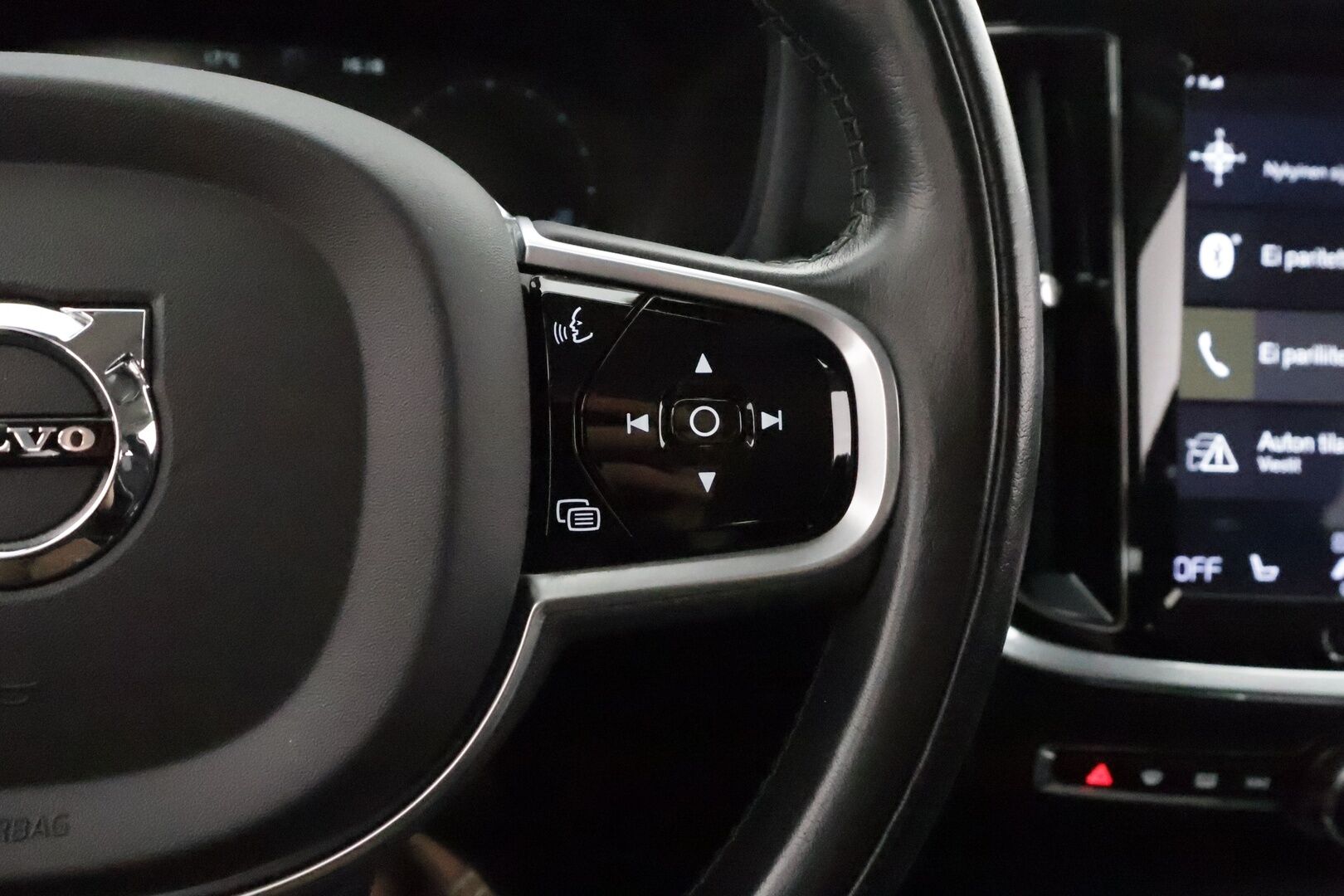 Volvo V60 Cross Country 2020 D4 AWD aut ** Webasto / Koukku / Adapt.Vakkari / P.Kamera / LED-valot / Navi / Kaistavahti / KeylessGO ** - 3,99 % KORKOTARJOUS TÄHÄN AUTOON - 2x Renkaat