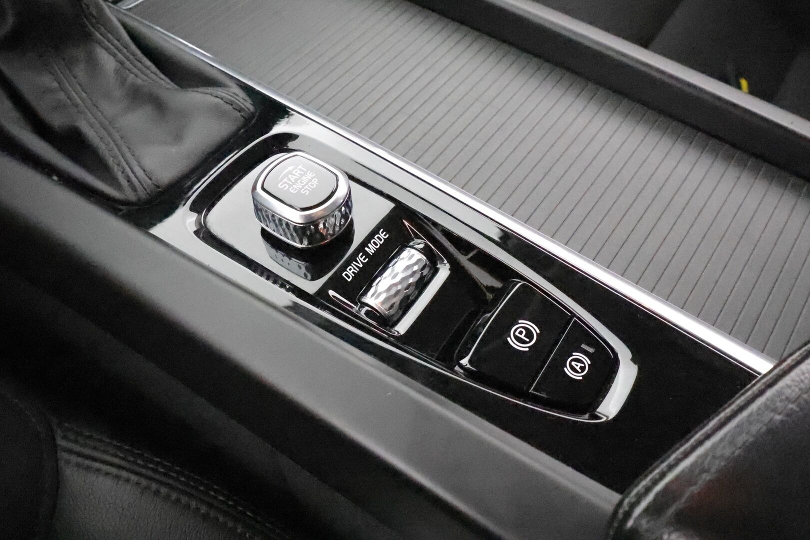 Volvo V60 Cross Country 2020 D4 AWD aut ** Webasto / Koukku / Adapt.Vakkari / P.Kamera / LED-valot / Navi / Kaistavahti / KeylessGO ** - 3,99 % KORKOTARJOUS TÄHÄN AUTOON - 2x Renkaat