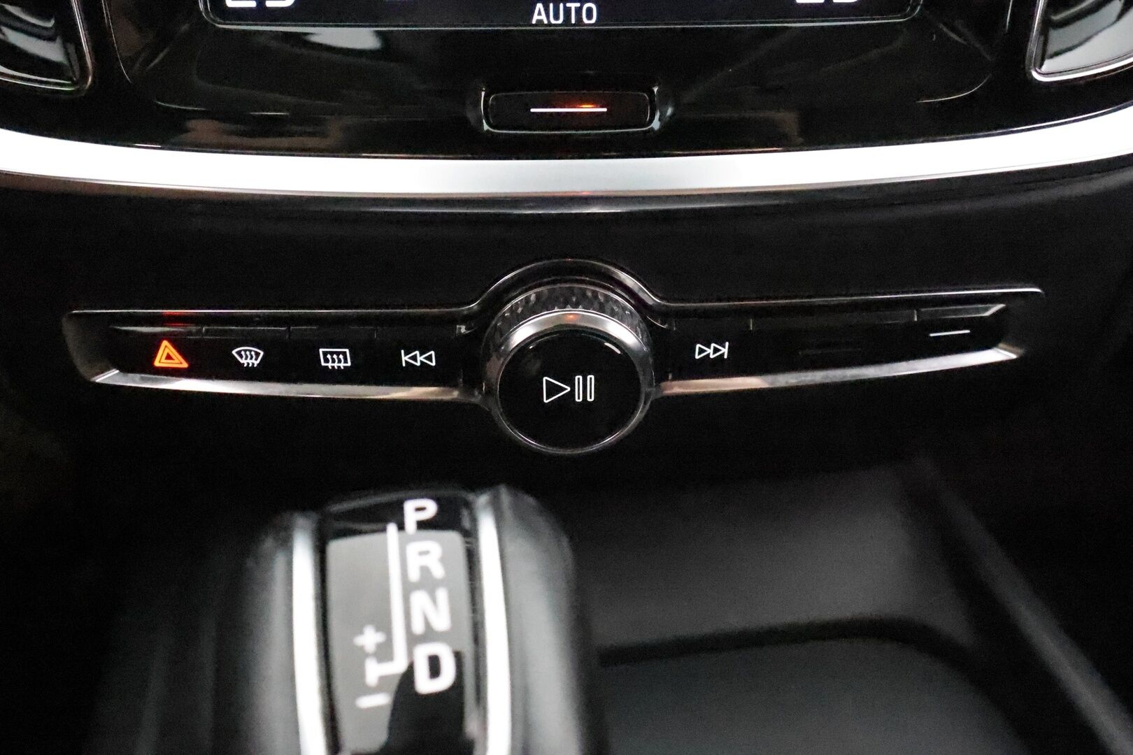 Volvo V60 Cross Country 2020 D4 AWD aut ** Webasto / Koukku / Adapt.Vakkari / P.Kamera / LED-valot / Navi / Kaistavahti / KeylessGO ** - 3,99 % KORKOTARJOUS TÄHÄN AUTOON - 2x Renkaat