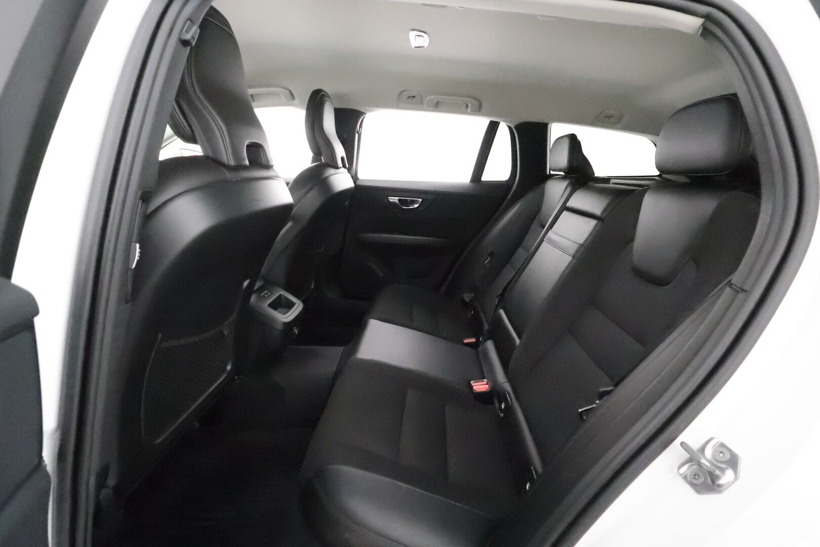 Volvo V60 Cross Country 2020 D4 AWD aut ** Webasto / Koukku / Adapt.Vakkari / P.Kamera / LED-valot / Navi / Kaistavahti / KeylessGO ** - 3,99 % KORKOTARJOUS TÄHÄN AUTOON - 2x Renkaat