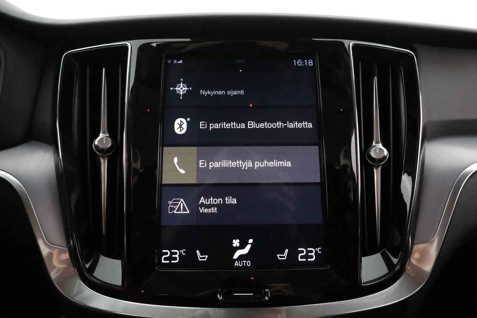Volvo V60 Cross Country 2020 D4 AWD aut ** Webasto / Koukku / Adapt.Vakkari / P.Kamera / LED-valot / Navi / Kaistavahti / KeylessGO ** - 3,99 % KORKOTARJOUS TÄHÄN AUTOON - 2x Renkaat