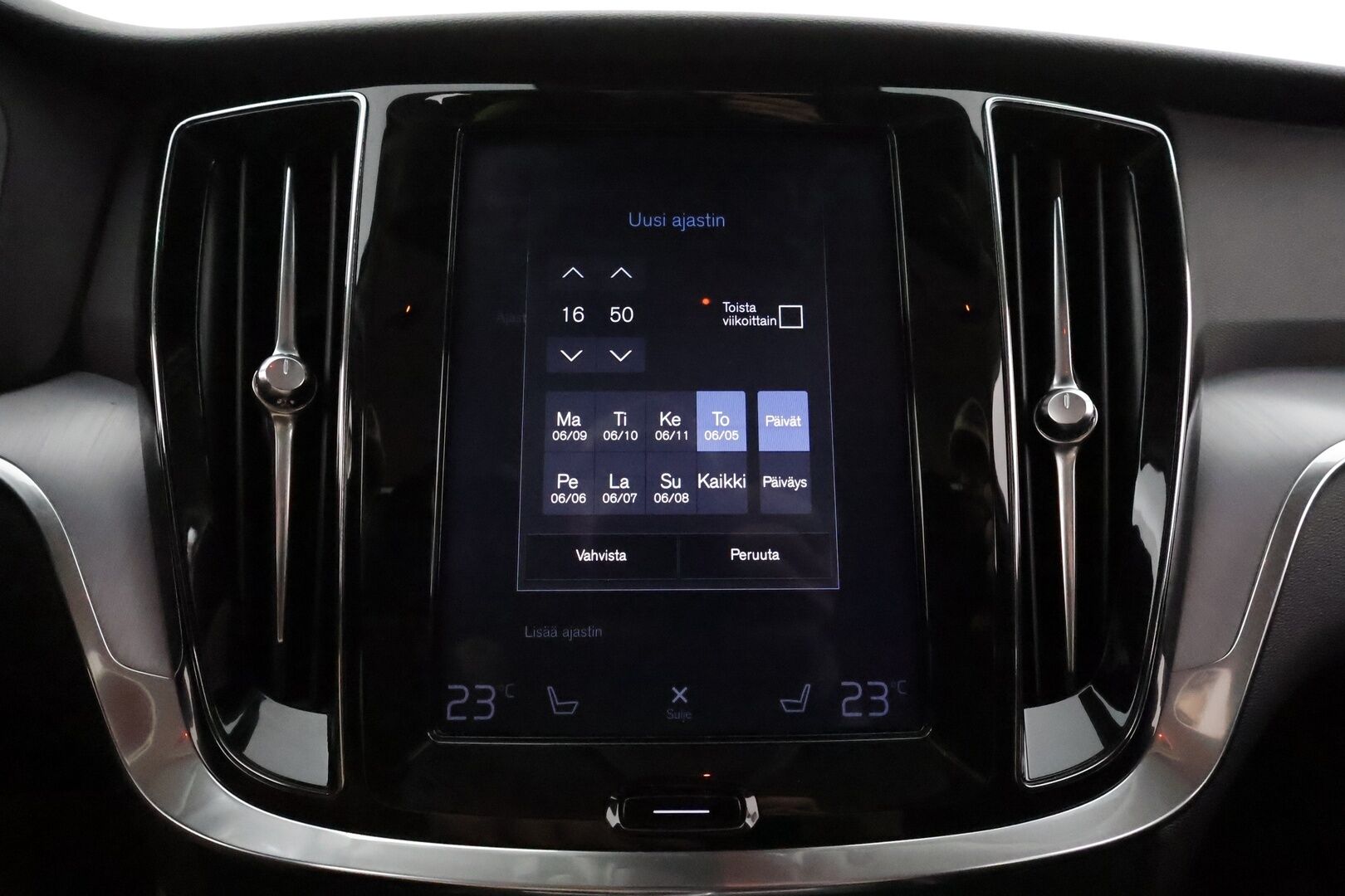 Volvo V60 Cross Country 2020 D4 AWD aut ** Webasto / Koukku / Adapt.Vakkari / P.Kamera / LED-valot / Navi / Kaistavahti / KeylessGO ** - 3,99 % KORKOTARJOUS TÄHÄN AUTOON - 2x Renkaat