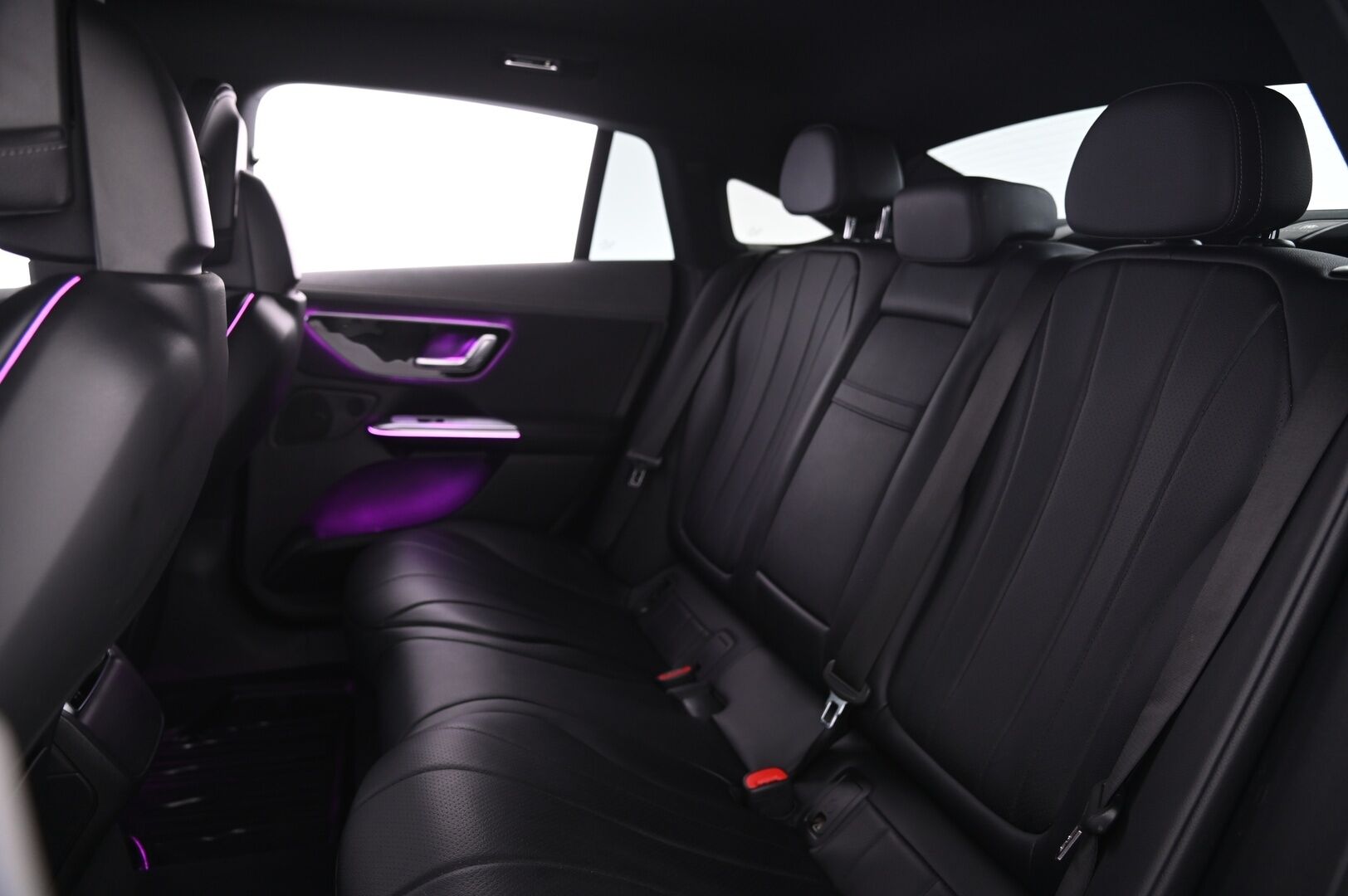 Mercedes-Benz EQE 2024 300 AMG - AMG Sisä- ja ulkopaketti | DTR+ | Koukku | Sähköpenkit muistilla | ILP | Kessy | Ambient | Erikoisväri | SOH 94%