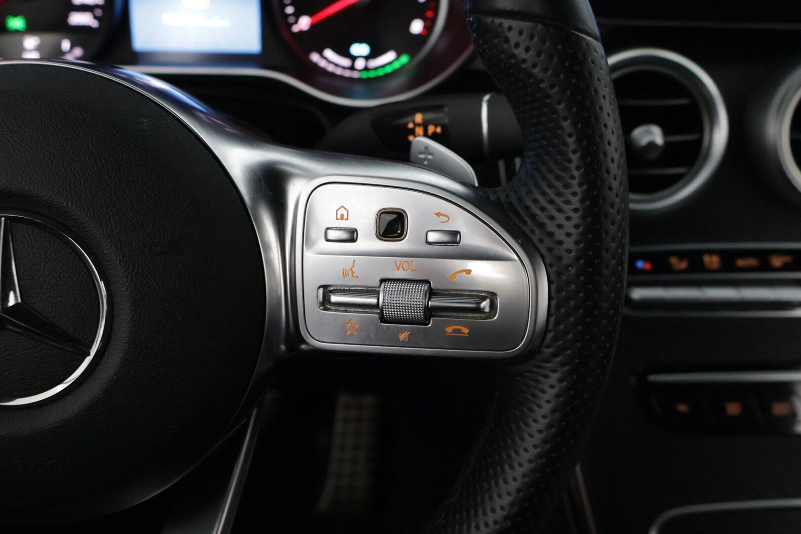 Mercedes-Benz GLC 2021 GLC 350 e 4Matic A Premium Business AMG* Burmester / LED High performance / Taittuva koukku / P-Kamera / Osanahka * - * AMG-Paketti / Lisälämmitin / Navi / Vakkari / P-tutkat *