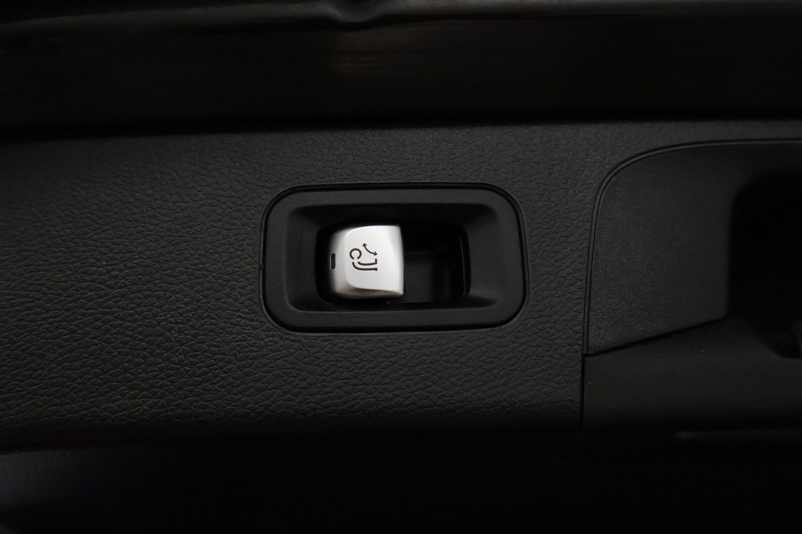 Mercedes-Benz GLC 2021 GLC 350 e 4Matic A Premium Business AMG* Burmester / LED High performance / Taittuva koukku / P-Kamera / Osanahka * - * AMG-Paketti / Lisälämmitin / Navi / Vakkari / P-tutkat *