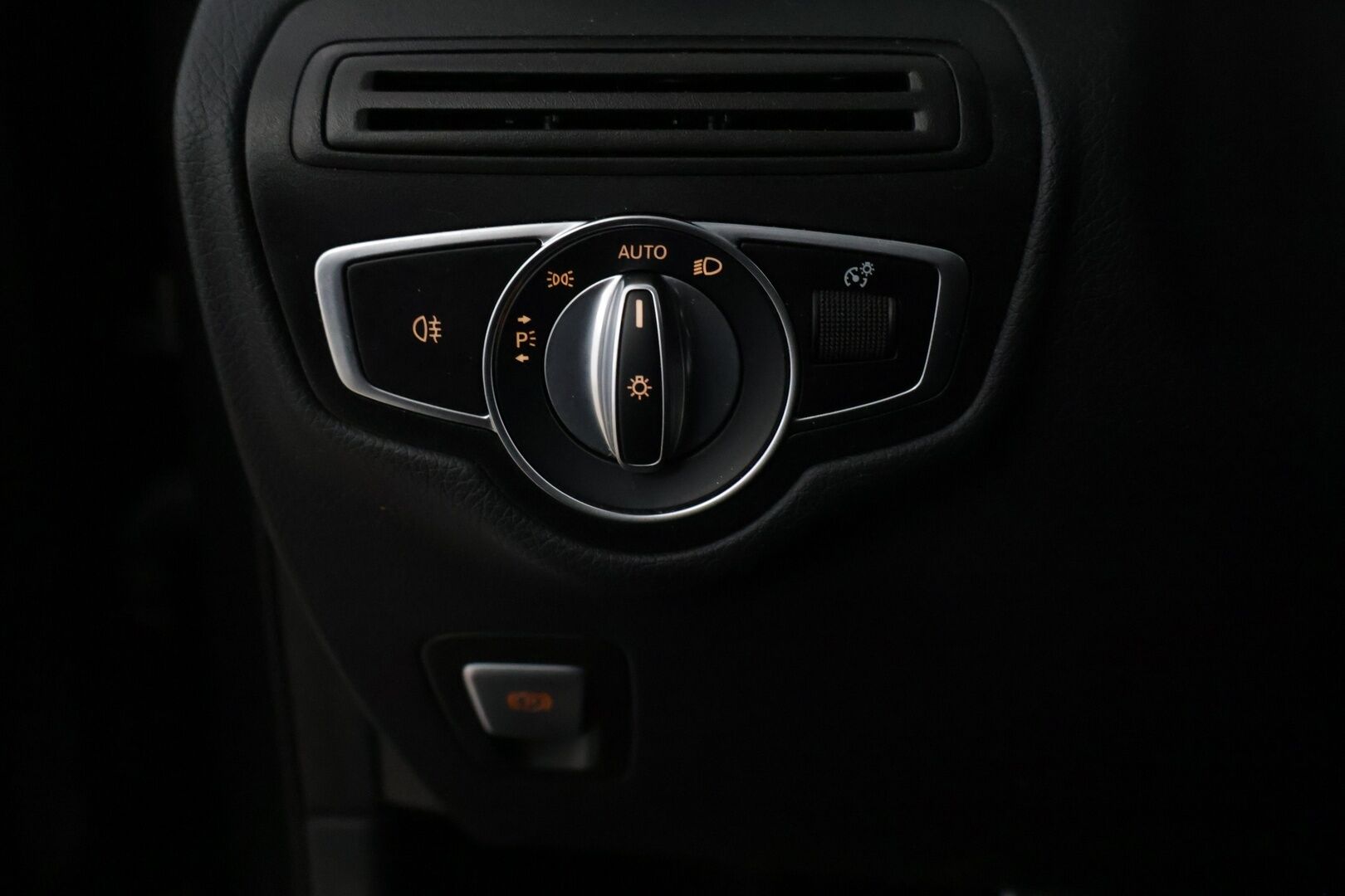 Mercedes-Benz GLC 2021 GLC 350 e 4Matic A Premium Business AMG* Burmester / LED High performance / Taittuva koukku / P-Kamera / Osanahka * - * AMG-Paketti / Lisälämmitin / Navi / Vakkari / P-tutkat *