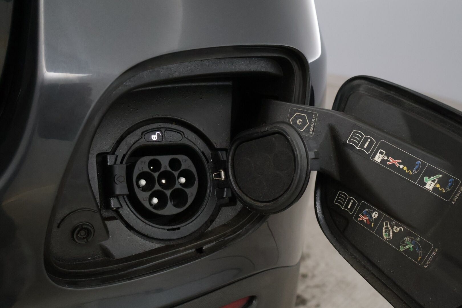 Mercedes-Benz GLC 2021 GLC 350 e 4Matic A Premium Business AMG* Burmester / LED High performance / Taittuva koukku / P-Kamera / Osanahka * - * AMG-Paketti / Lisälämmitin / Navi / Vakkari / P-tutkat *