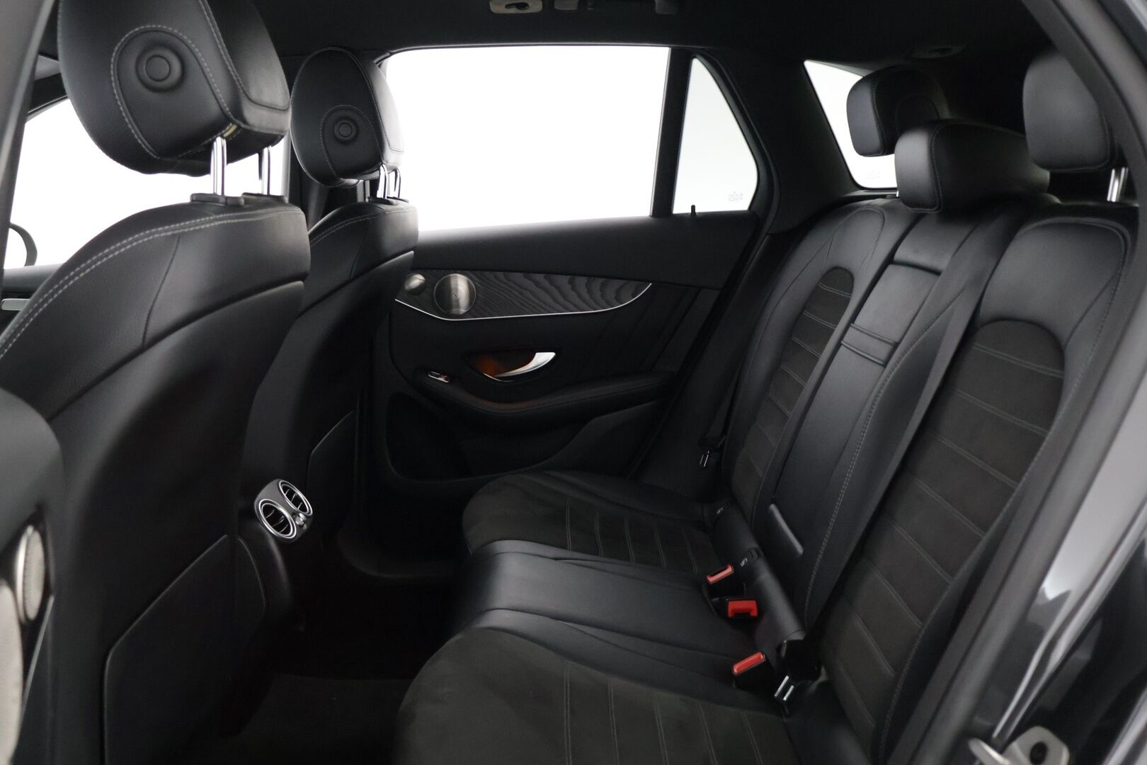 Mercedes-Benz GLC 2021 GLC 350 e 4Matic A Premium Business AMG* Burmester / LED High performance / Taittuva koukku / P-Kamera / Osanahka * - * AMG-Paketti / Lisälämmitin / Navi / Vakkari / P-tutkat *