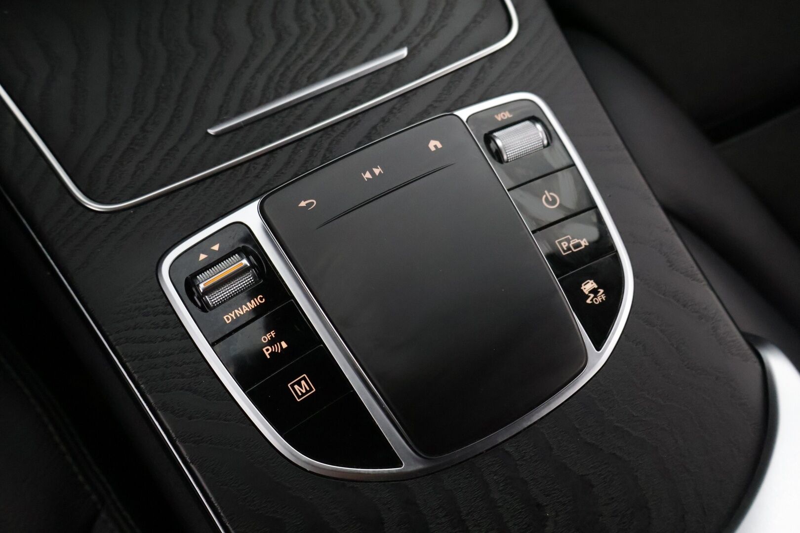 Mercedes-Benz GLC 2021 GLC 350 e 4Matic A Premium Business AMG* Burmester / LED High performance / Taittuva koukku / P-Kamera / Osanahka * - * AMG-Paketti / Lisälämmitin / Navi / Vakkari / P-tutkat *