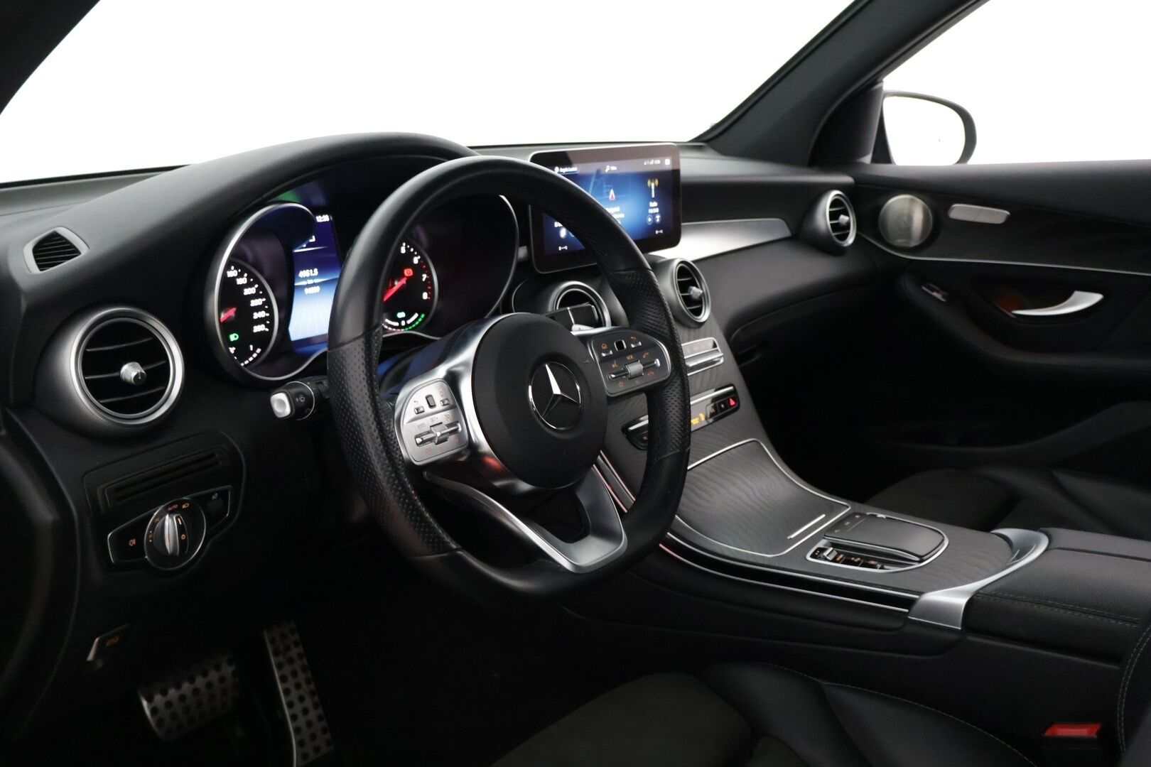 Mercedes-Benz GLC 2021 GLC 350 e 4Matic A Premium Business AMG* Burmester / LED High performance / Taittuva koukku / P-Kamera / Osanahka * - * AMG-Paketti / Lisälämmitin / Navi / Vakkari / P-tutkat *