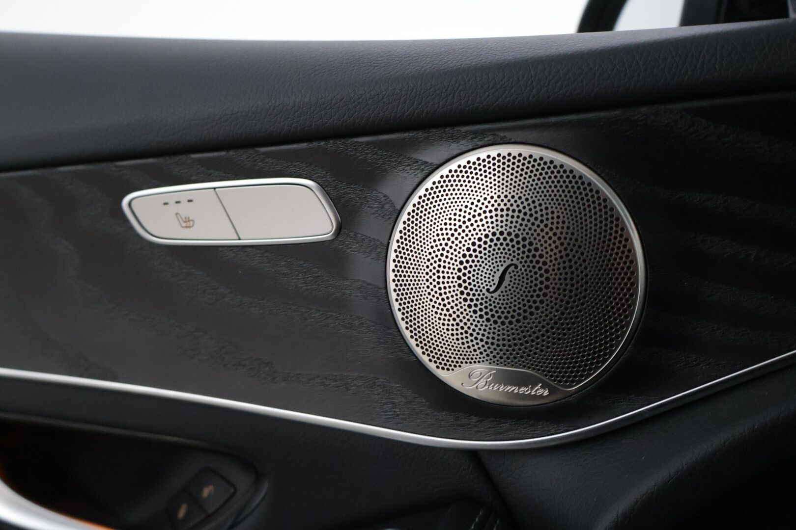 Mercedes-Benz GLC 2021 GLC 350 e 4Matic A Premium Business AMG* Burmester / LED High performance / Taittuva koukku / P-Kamera / Osanahka * - * AMG-Paketti / Lisälämmitin / Navi / Vakkari / P-tutkat *