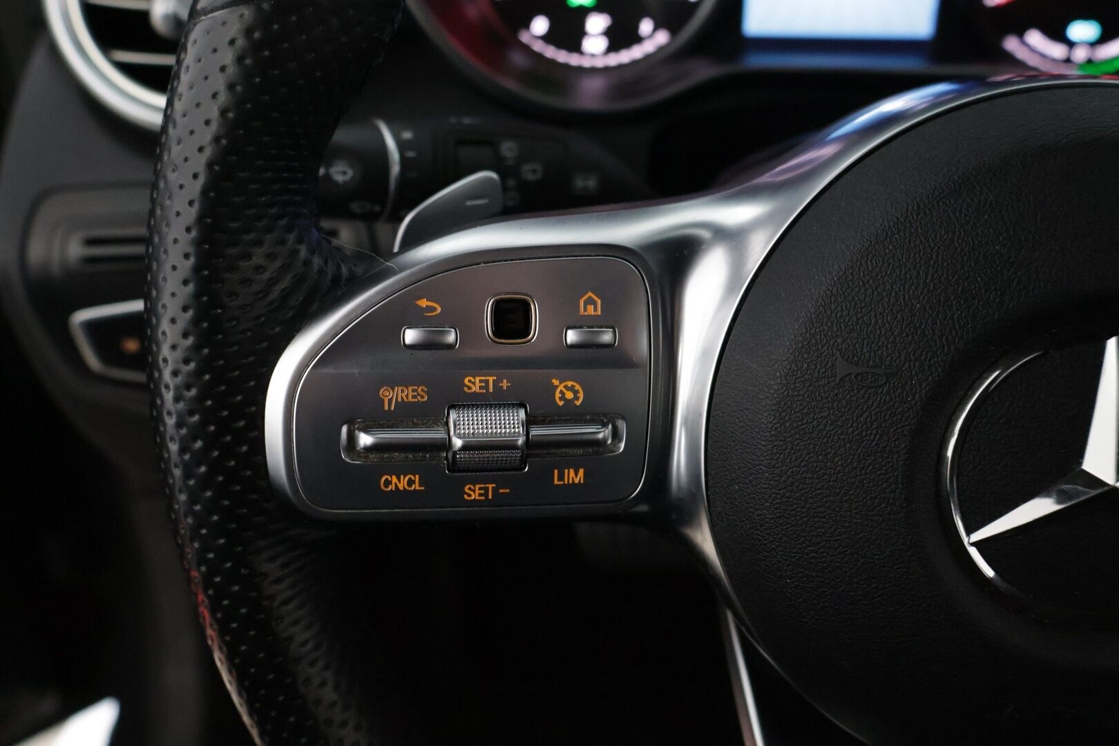 Mercedes-Benz GLC 2021 GLC 350 e 4Matic A Premium Business AMG* Burmester / LED High performance / Taittuva koukku / P-Kamera / Osanahka * - * AMG-Paketti / Lisälämmitin / Navi / Vakkari / P-tutkat *