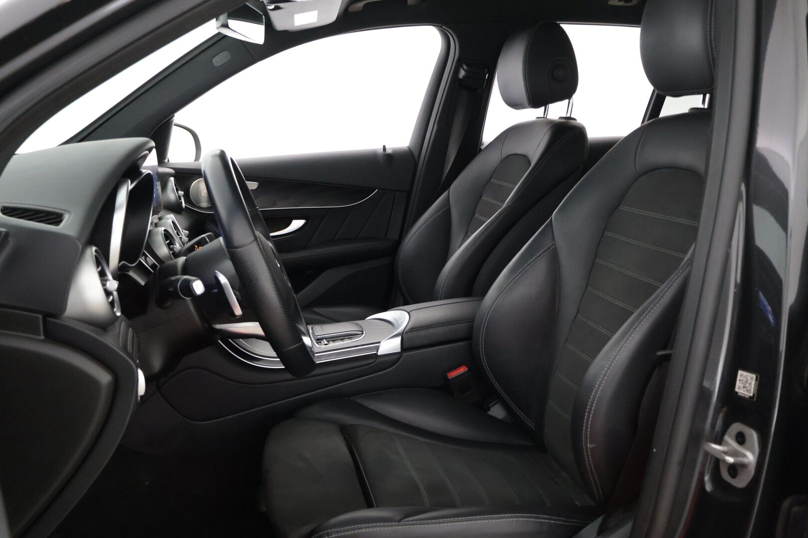 Mercedes-Benz GLC 2021 GLC 350 e 4Matic A Premium Business AMG* Burmester / LED High performance / Taittuva koukku / P-Kamera / Osanahka * - * AMG-Paketti / Lisälämmitin / Navi / Vakkari / P-tutkat *