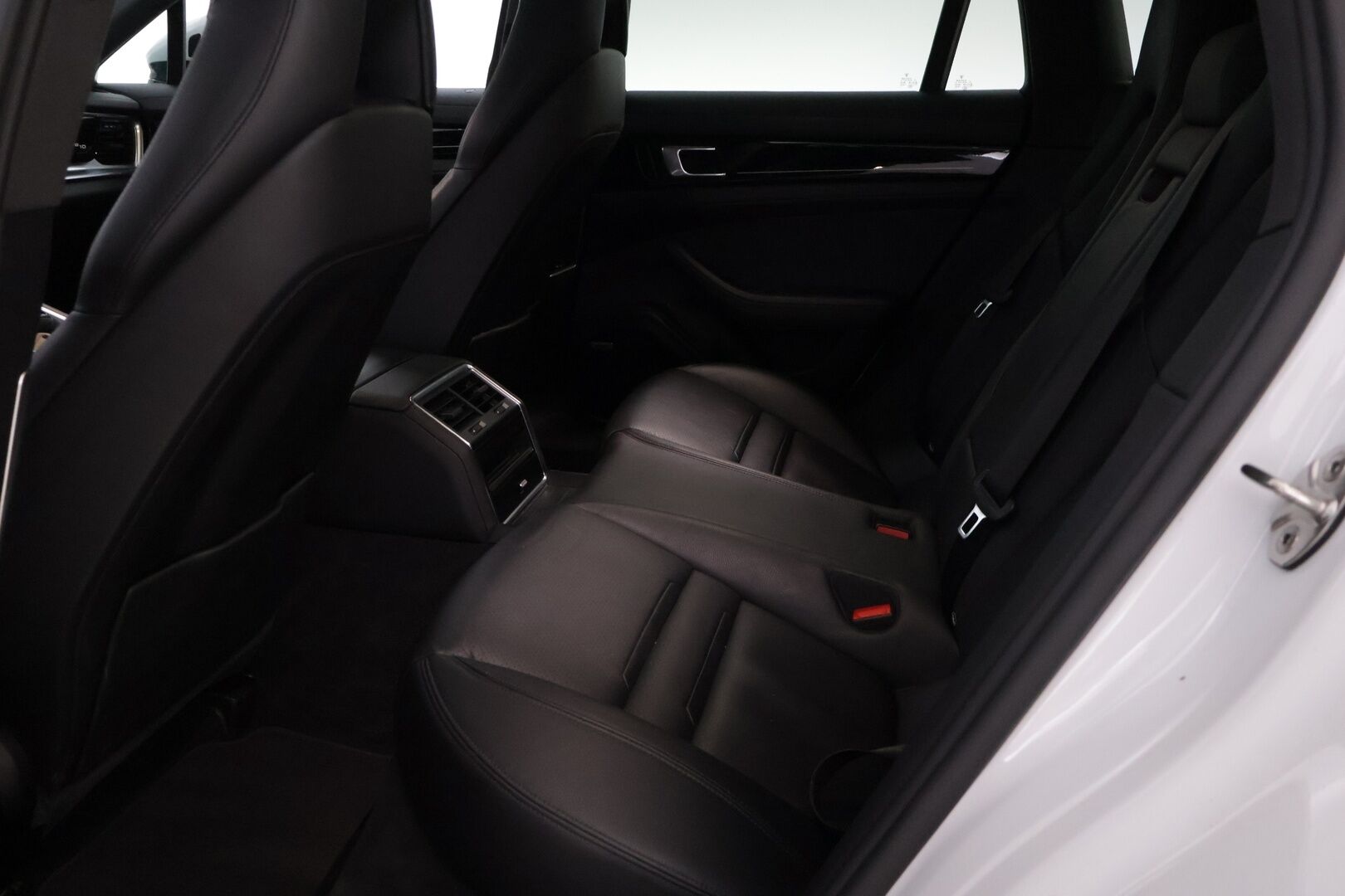 Porsche Panamera 2020 4 E-Hybrid Sport Turismo 10 Years Edition * Bose / Soft Close / Matrix LED / ACC / Sport Putkisto / Panorama* - Harvinainen 10v Juhlamalli!/ Puhdas vertical  / 14-Suunt. istuimet  / Alcantara ratti / Ratinlämmitin / P-kamera / Ilma-alusta / Bliss