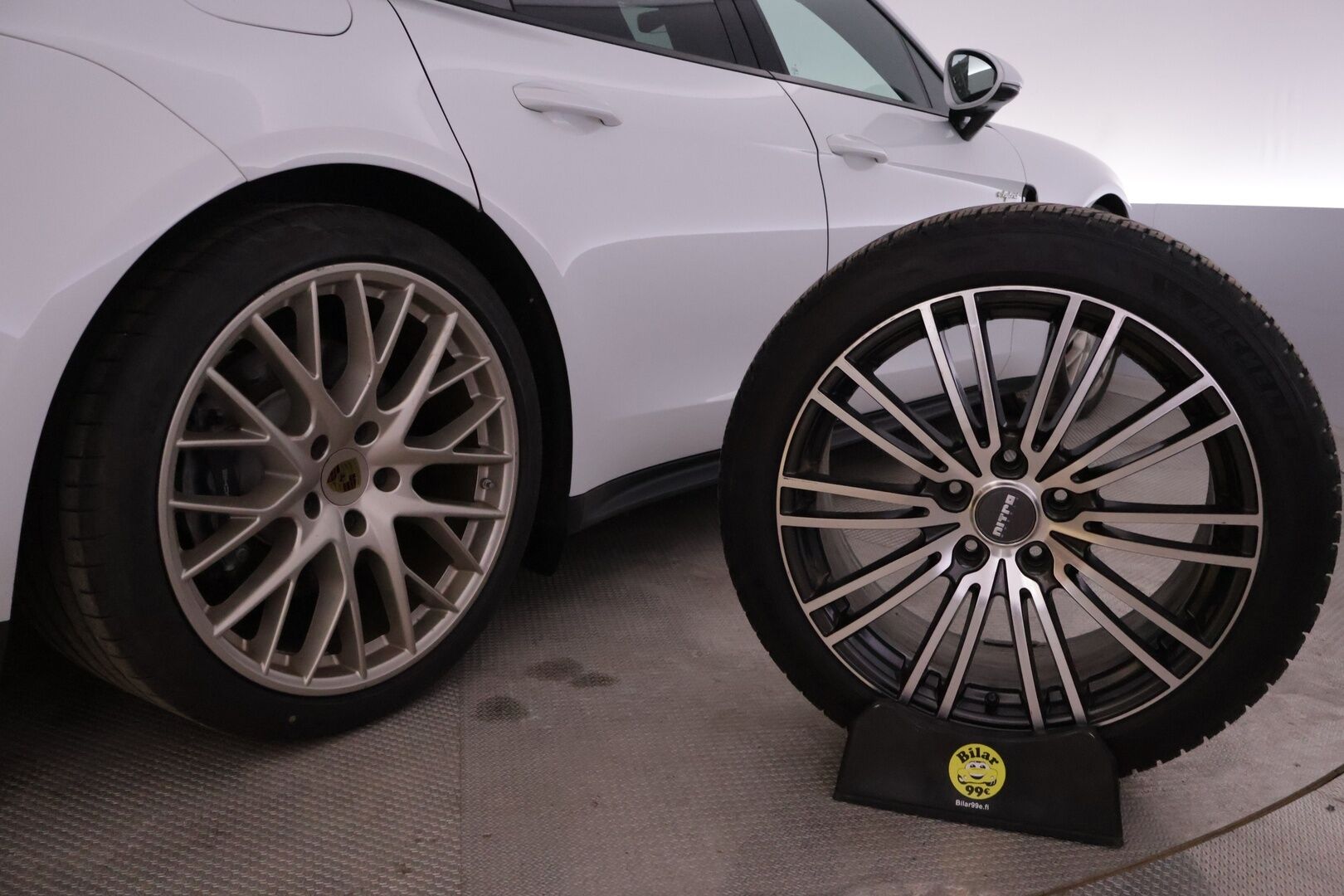 Porsche Panamera 2020 4 E-Hybrid Sport Turismo 10 Years Edition * Bose / Soft Close / Matrix LED / ACC / Sport Putkisto / Panorama* - Harvinainen 10v Juhlamalli!/ Puhdas vertical  / 14-Suunt. istuimet  / Alcantara ratti / Ratinlämmitin / P-kamera / Ilma-alusta / Bliss