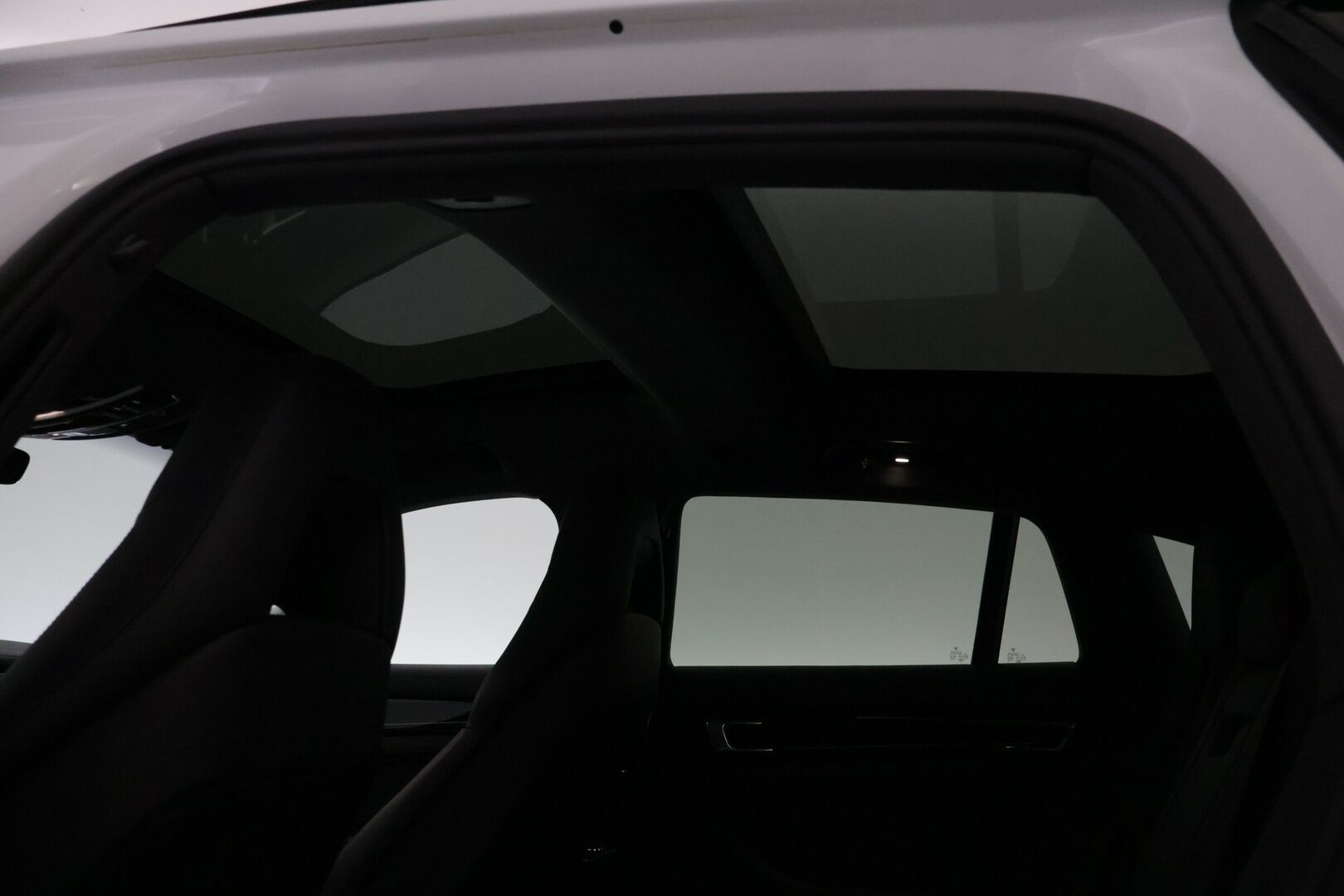 Porsche Panamera 2020 4 E-Hybrid Sport Turismo 10 Years Edition * Bose / Soft Close / Matrix LED / ACC / Sport Putkisto / Panorama* - Harvinainen 10v Juhlamalli!/ Puhdas vertical  / 14-Suunt. istuimet  / Alcantara ratti / Ratinlämmitin / P-kamera / Ilma-alusta / Bliss