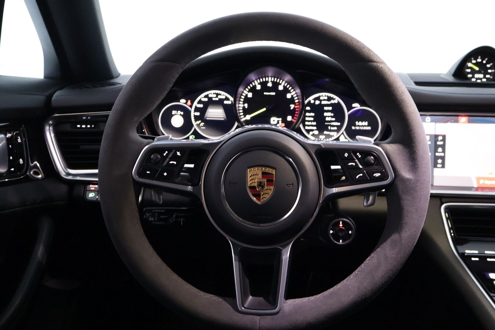 Porsche Panamera 2020 4 E-Hybrid Sport Turismo 10 Years Edition * Bose / Soft Close / Matrix LED / ACC / Sport Putkisto / Panorama* - Harvinainen 10v Juhlamalli!/ Puhdas vertical  / 14-Suunt. istuimet  / Alcantara ratti / Ratinlämmitin / P-kamera / Ilma-alusta / Bliss