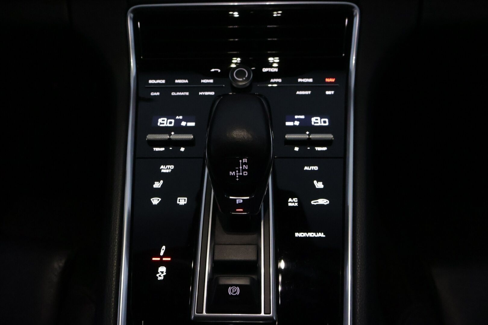 Porsche Panamera 2020 4 E-Hybrid Sport Turismo 10 Years Edition * Bose / Soft Close / Matrix LED / ACC / Sport Putkisto / Panorama* - Harvinainen 10v Juhlamalli!/ Puhdas vertical  / 14-Suunt. istuimet  / Alcantara ratti / Ratinlämmitin / P-kamera / Ilma-alusta / Bliss