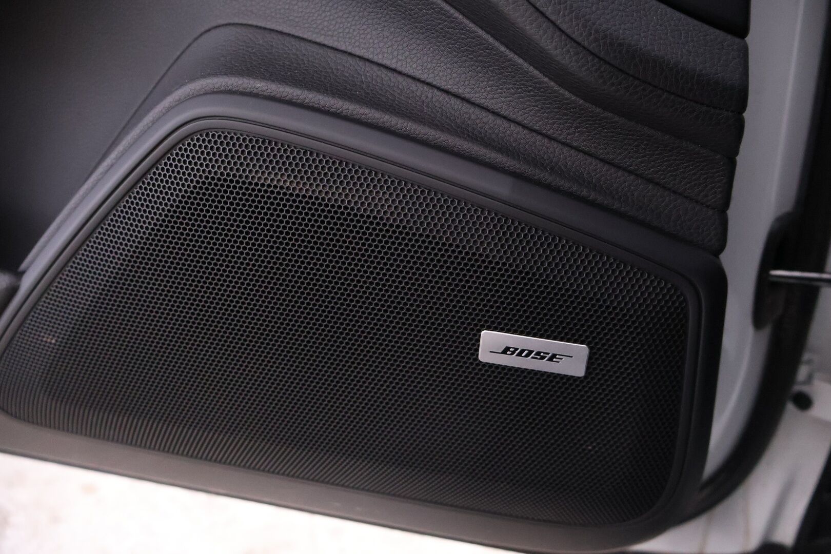 Porsche Panamera 2020 4 E-Hybrid Sport Turismo 10 Years Edition * Bose / Soft Close / Matrix LED / ACC / Sport Putkisto / Panorama* - Harvinainen 10v Juhlamalli!/ Puhdas vertical  / 14-Suunt. istuimet  / Alcantara ratti / Ratinlämmitin / P-kamera / Ilma-alusta / Bliss