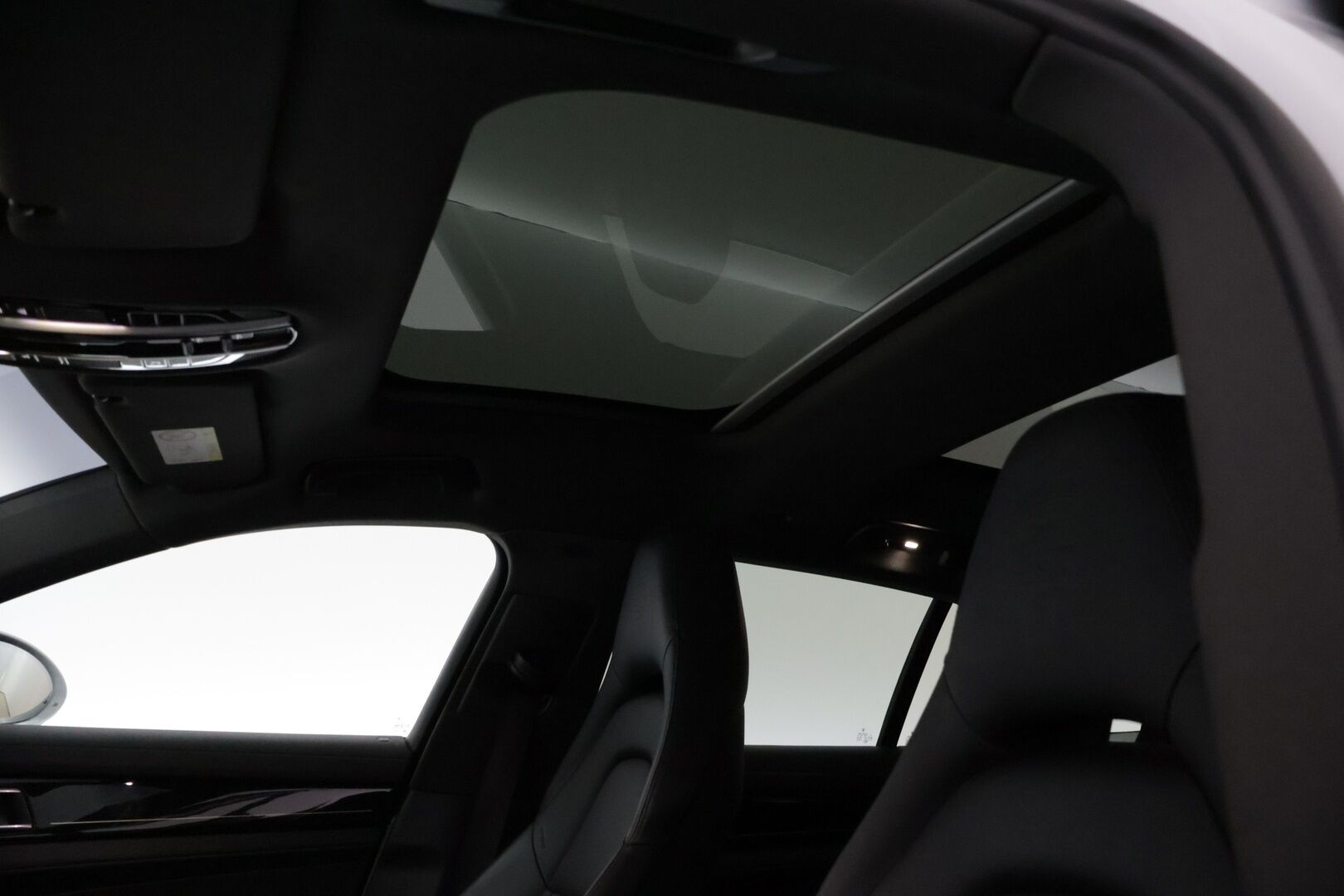 Porsche Panamera 2020 4 E-Hybrid Sport Turismo 10 Years Edition * Bose / Soft Close / Matrix LED / ACC / Sport Putkisto / Panorama* - Harvinainen 10v Juhlamalli!/ Puhdas vertical  / 14-Suunt. istuimet  / Alcantara ratti / Ratinlämmitin / P-kamera / Ilma-alusta / Bliss