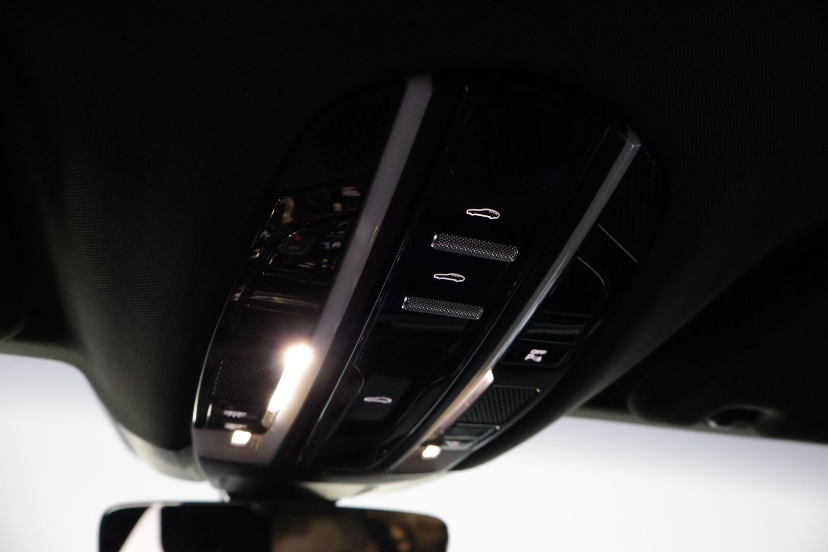 Porsche Panamera 2020 4 E-Hybrid Sport Turismo 10 Years Edition * Bose / Soft Close / Matrix LED / ACC / Sport Putkisto / Panorama* - Harvinainen 10v Juhlamalli!/ Puhdas vertical  / 14-Suunt. istuimet  / Alcantara ratti / Ratinlämmitin / P-kamera / Ilma-alusta / Bliss