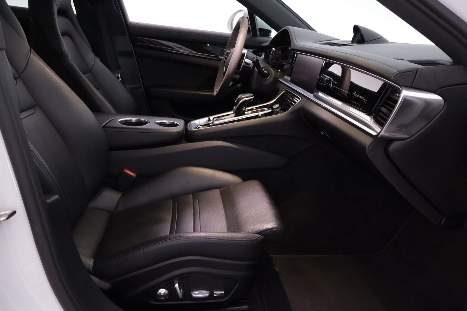 Porsche Panamera 2020 4 E-Hybrid Sport Turismo 10 Years Edition * Bose / Soft Close / Matrix LED / ACC / Sport Putkisto / Panorama* - Harvinainen 10v Juhlamalli!/ Puhdas vertical  / 14-Suunt. istuimet  / Alcantara ratti / Ratinlämmitin / P-kamera / Ilma-alusta / Bliss