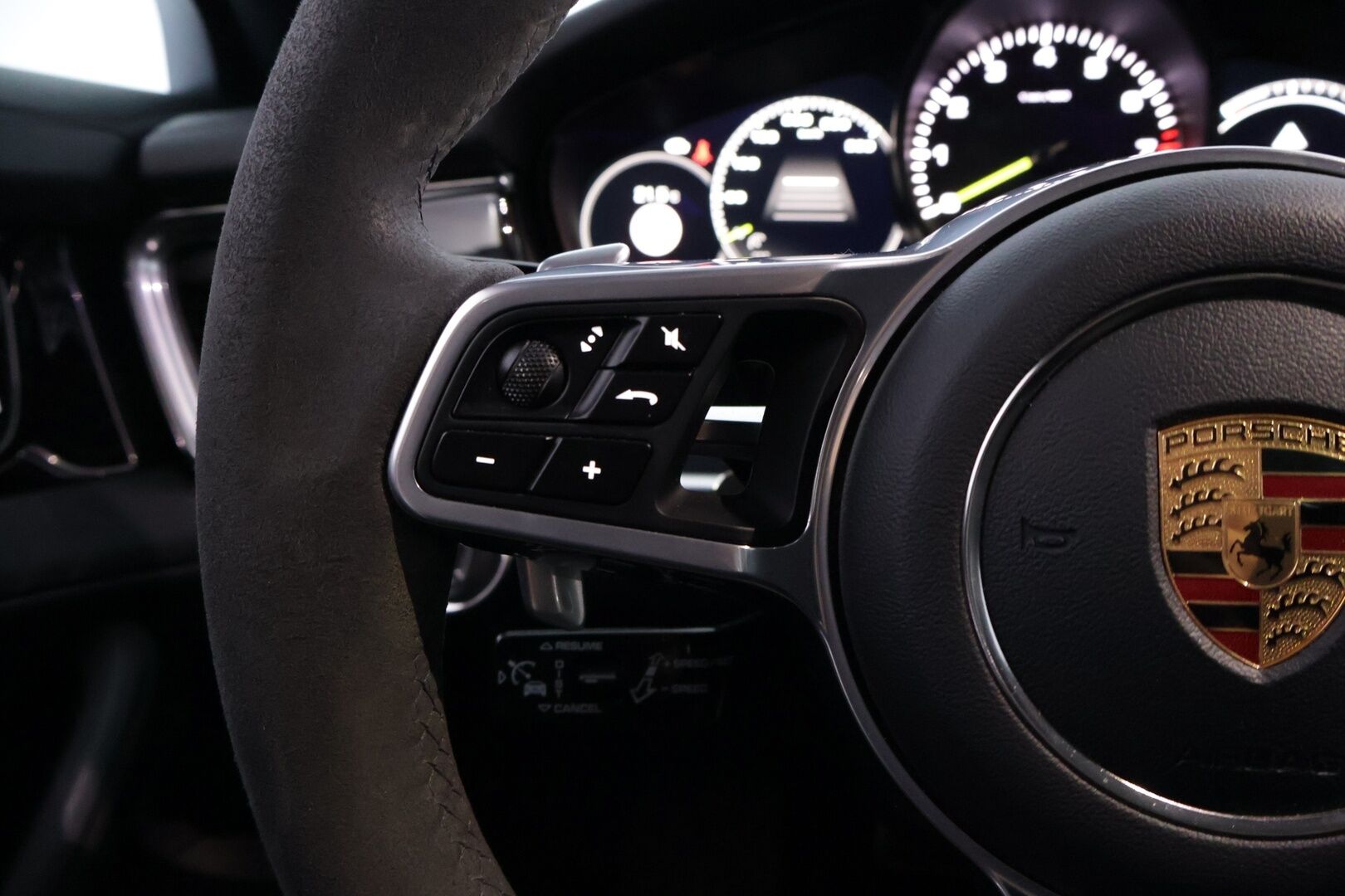 Porsche Panamera 2020 4 E-Hybrid Sport Turismo 10 Years Edition * Bose / Soft Close / Matrix LED / ACC / Sport Putkisto / Panorama* - Harvinainen 10v Juhlamalli!/ Puhdas vertical  / 14-Suunt. istuimet  / Alcantara ratti / Ratinlämmitin / P-kamera / Ilma-alusta / Bliss