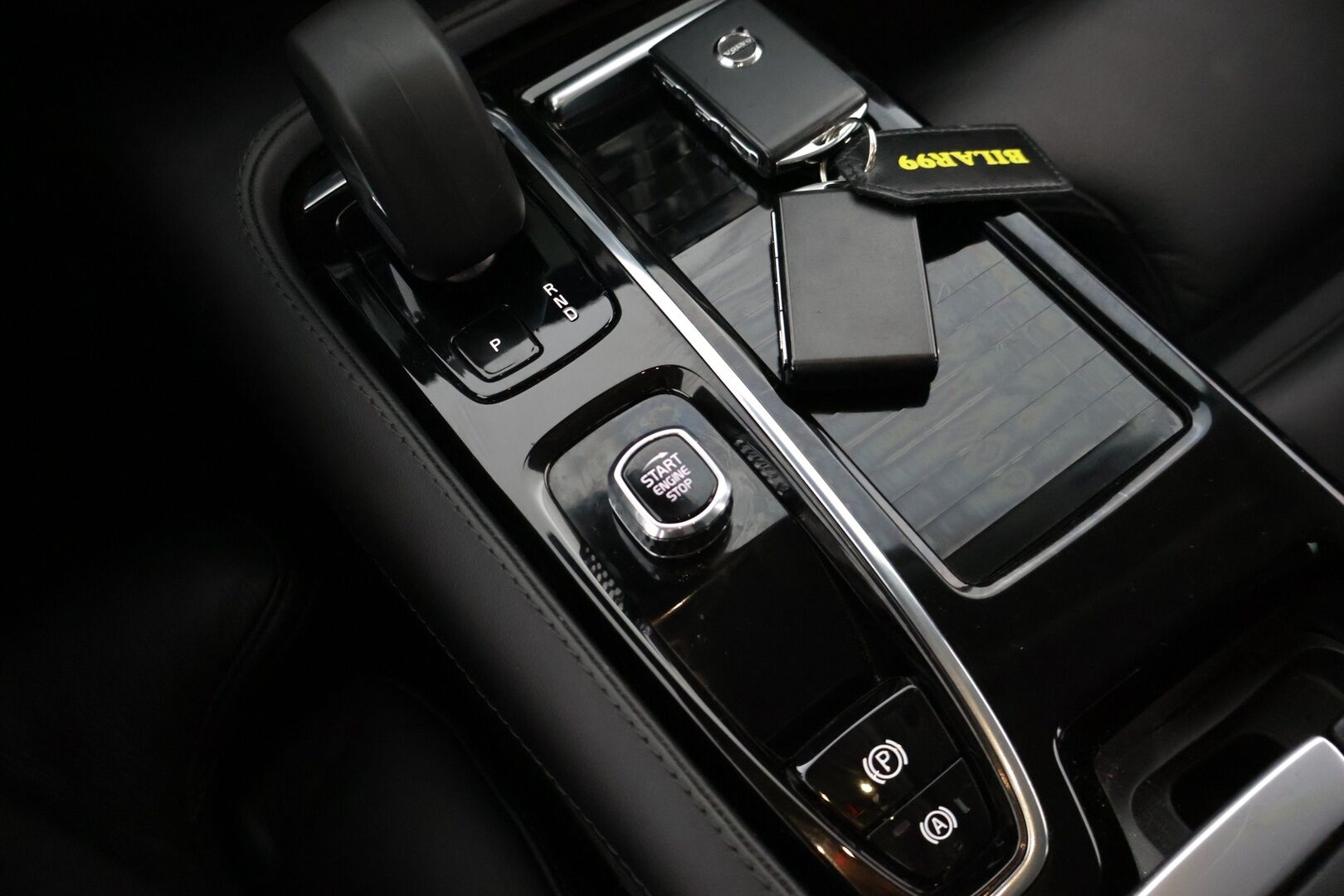 Volvo S60 2023 S60 T6 AWD Long Range High Performance Plus Dark aut **Recharge / ACC / P-kamera / Muistipenkit / BLIS / Full LED / Digimittaristo - Näyttävä! / 2 renkaat* - HULLUT BLACKWEEK JATKOT - KORKOTARJOUS 2,49%