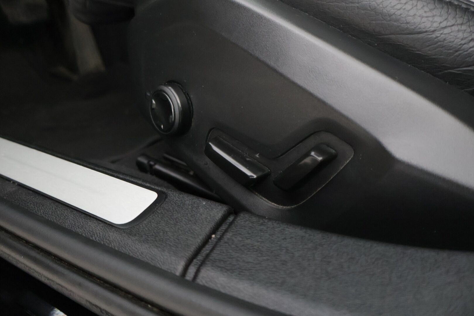 Volvo S60 2023 S60 T6 AWD Long Range High Performance Plus Dark aut **Recharge / ACC / P-kamera / Muistipenkit / BLIS / Full LED / Digimittaristo - Näyttävä! / 2 renkaat* - HULLUT BLACKWEEK JATKOT - KORKOTARJOUS 2,49%